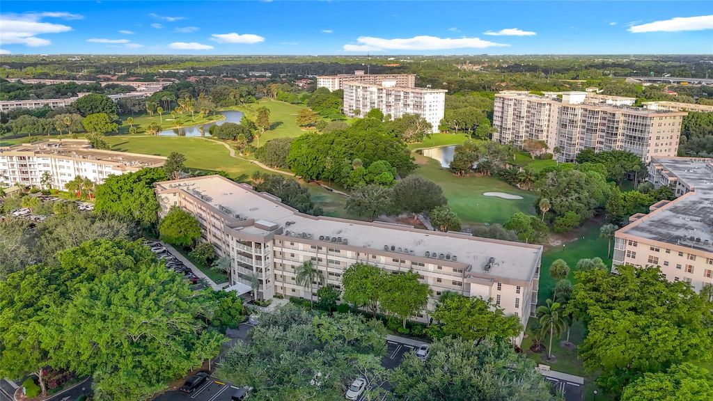 Photo of 545 Oaks Ln #410, Pompano Beach, FL 33069 (MLS # F10532384)