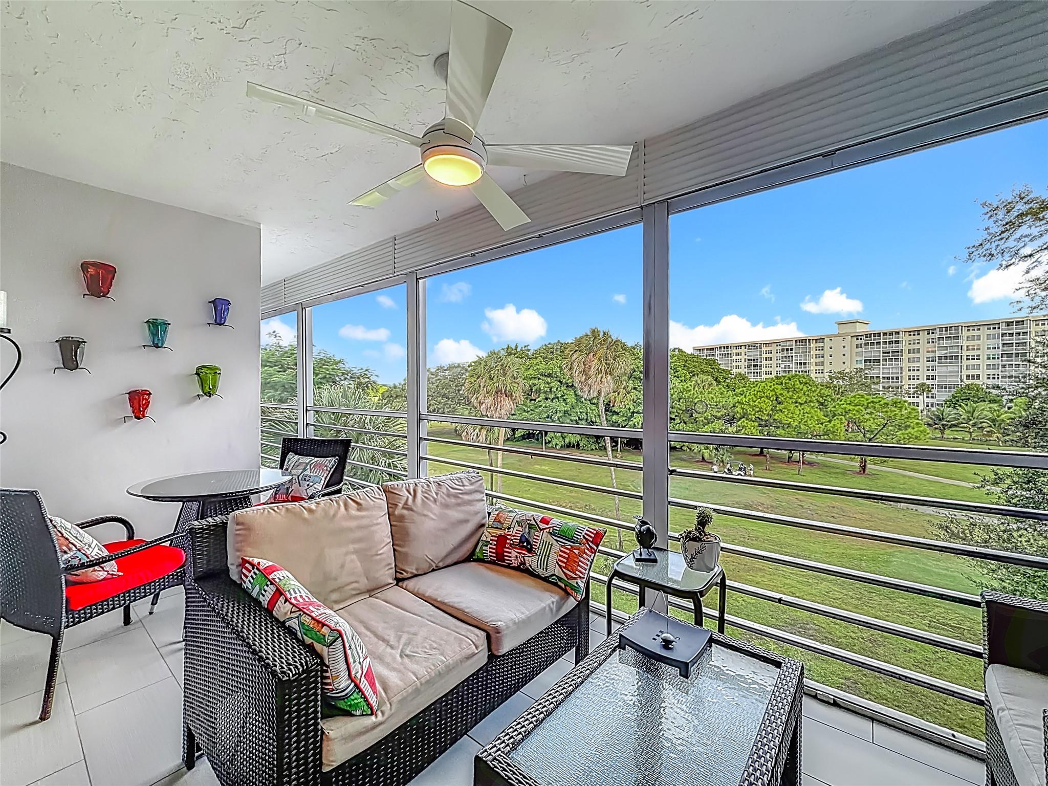 PALM-AIRE COUNTRY CLUB - Residential
