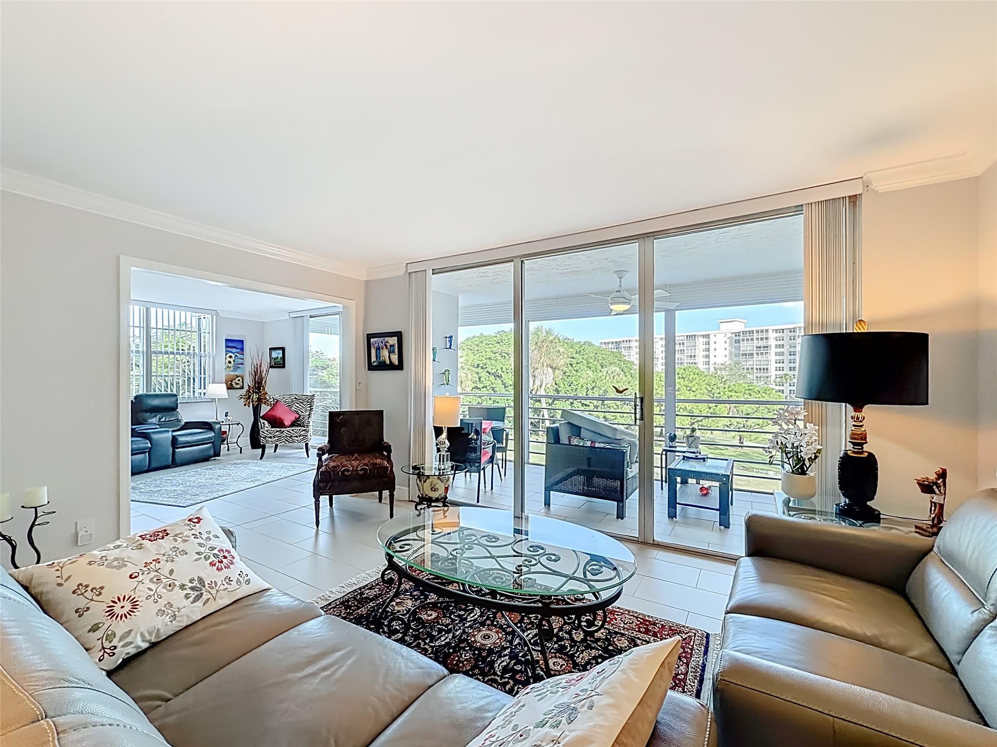 PALM-AIRE COUNTRY CLUB - Residential