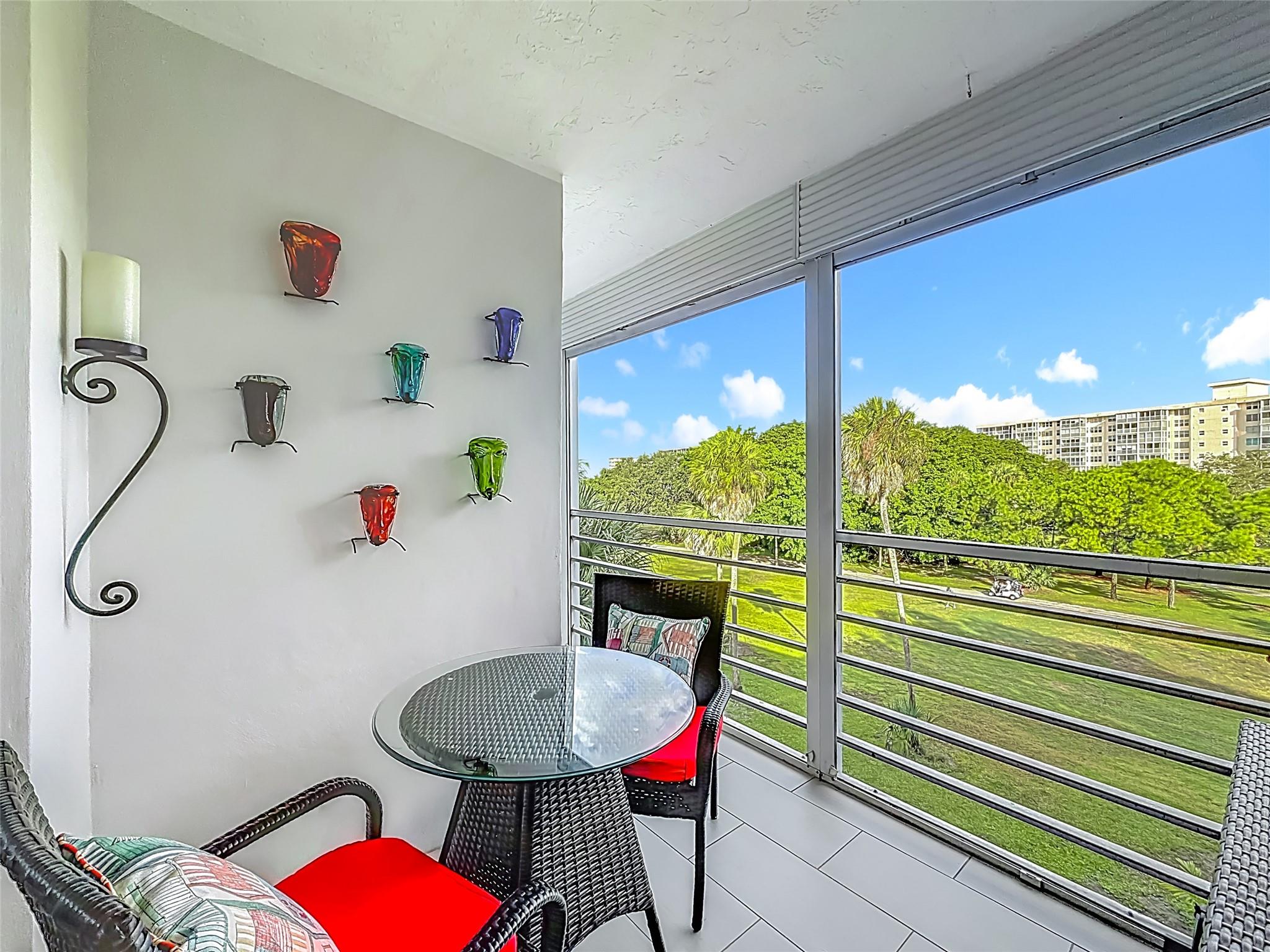 PALM-AIRE COUNTRY CLUB - Residential