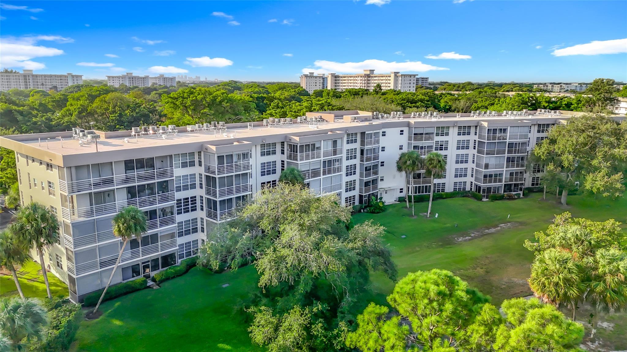 PALM-AIRE COUNTRY CLUB - Residential