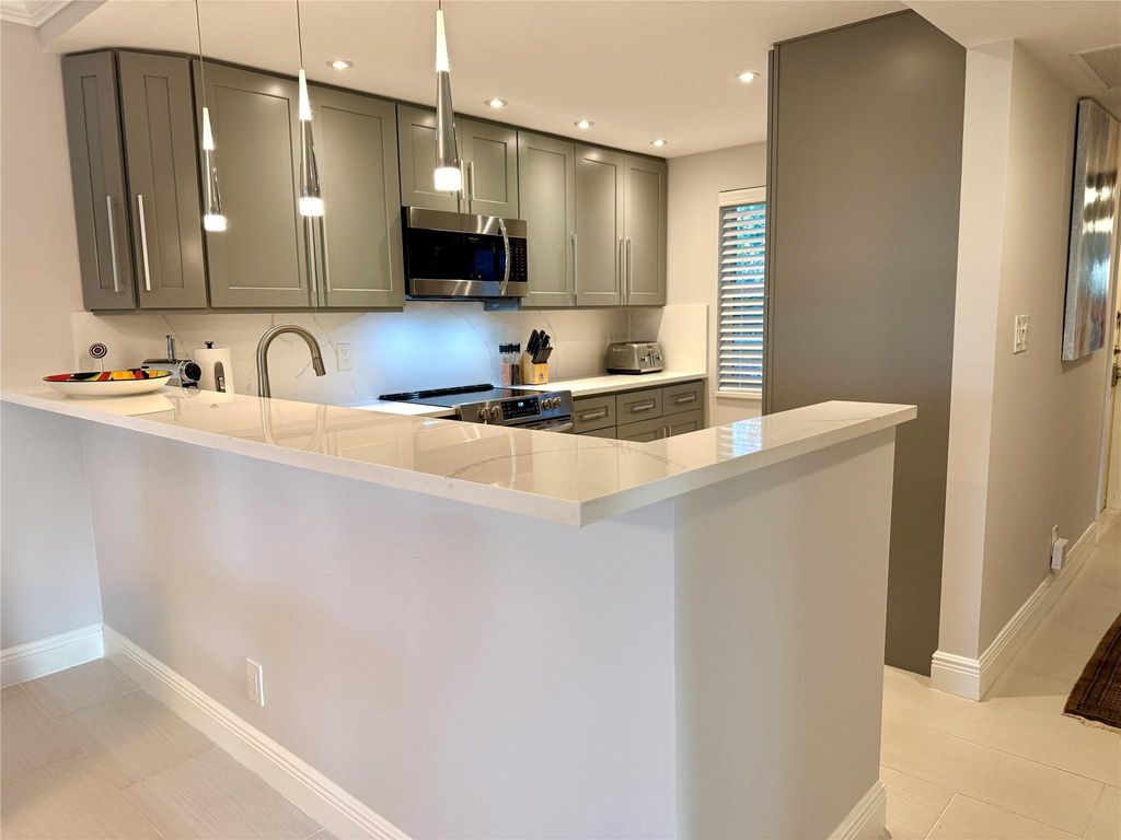 Photo of 545 Oaks Ln #410, Pompano Beach, FL 33069 (MLS # F10532384)