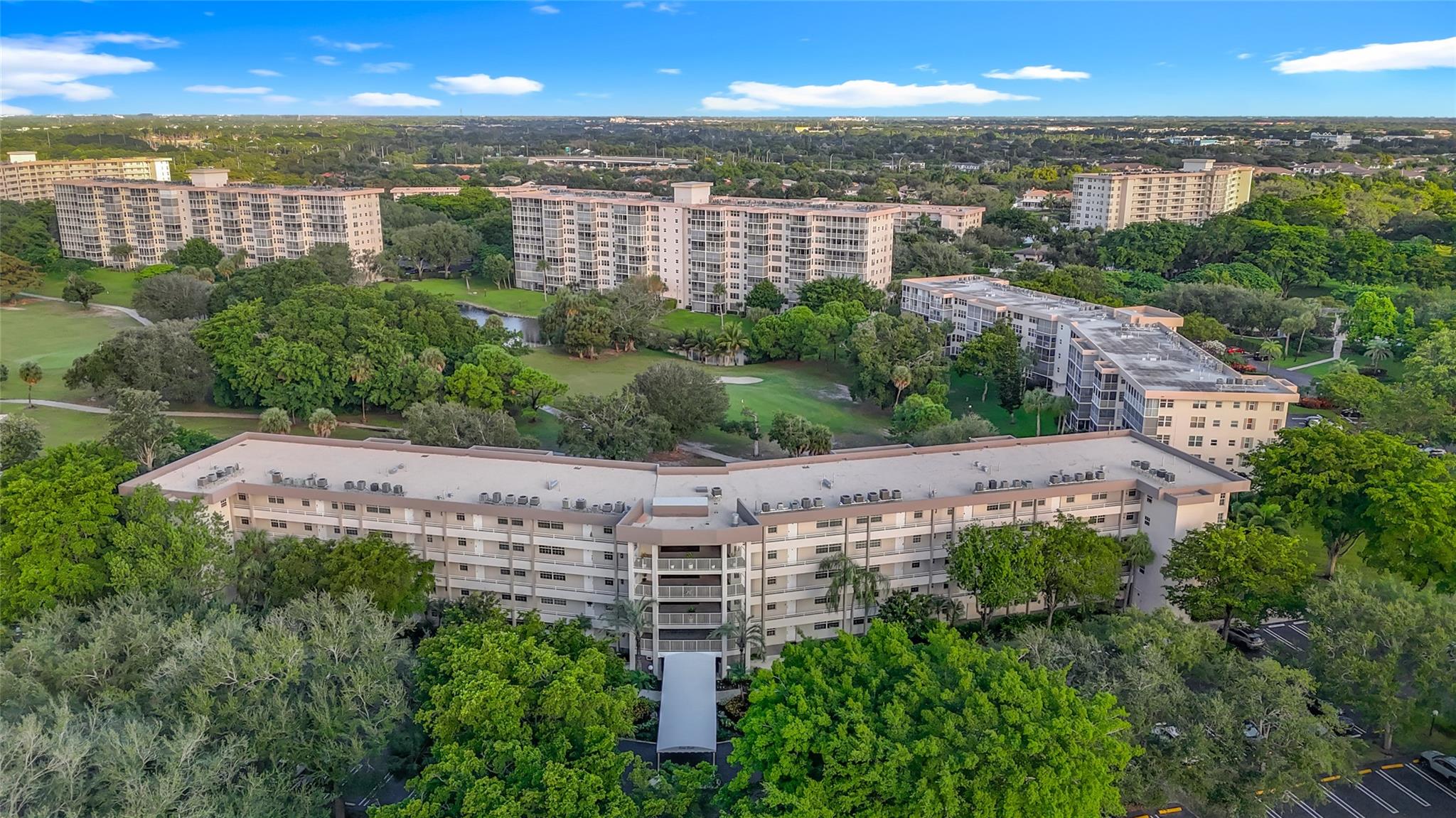 PALM-AIRE COUNTRY CLUB - Residential