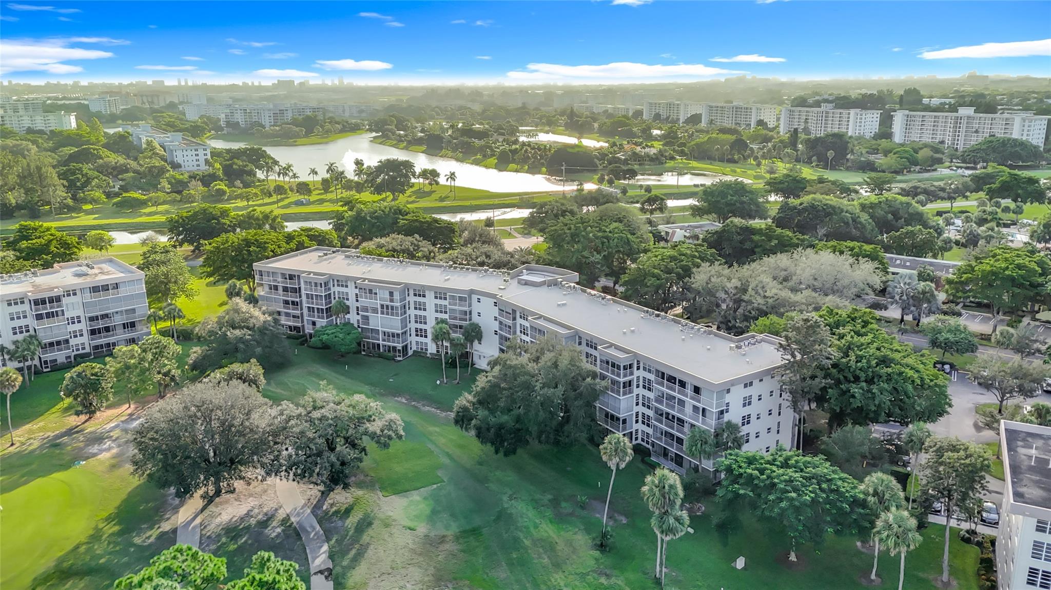 PALM-AIRE COUNTRY CLUB - Residential