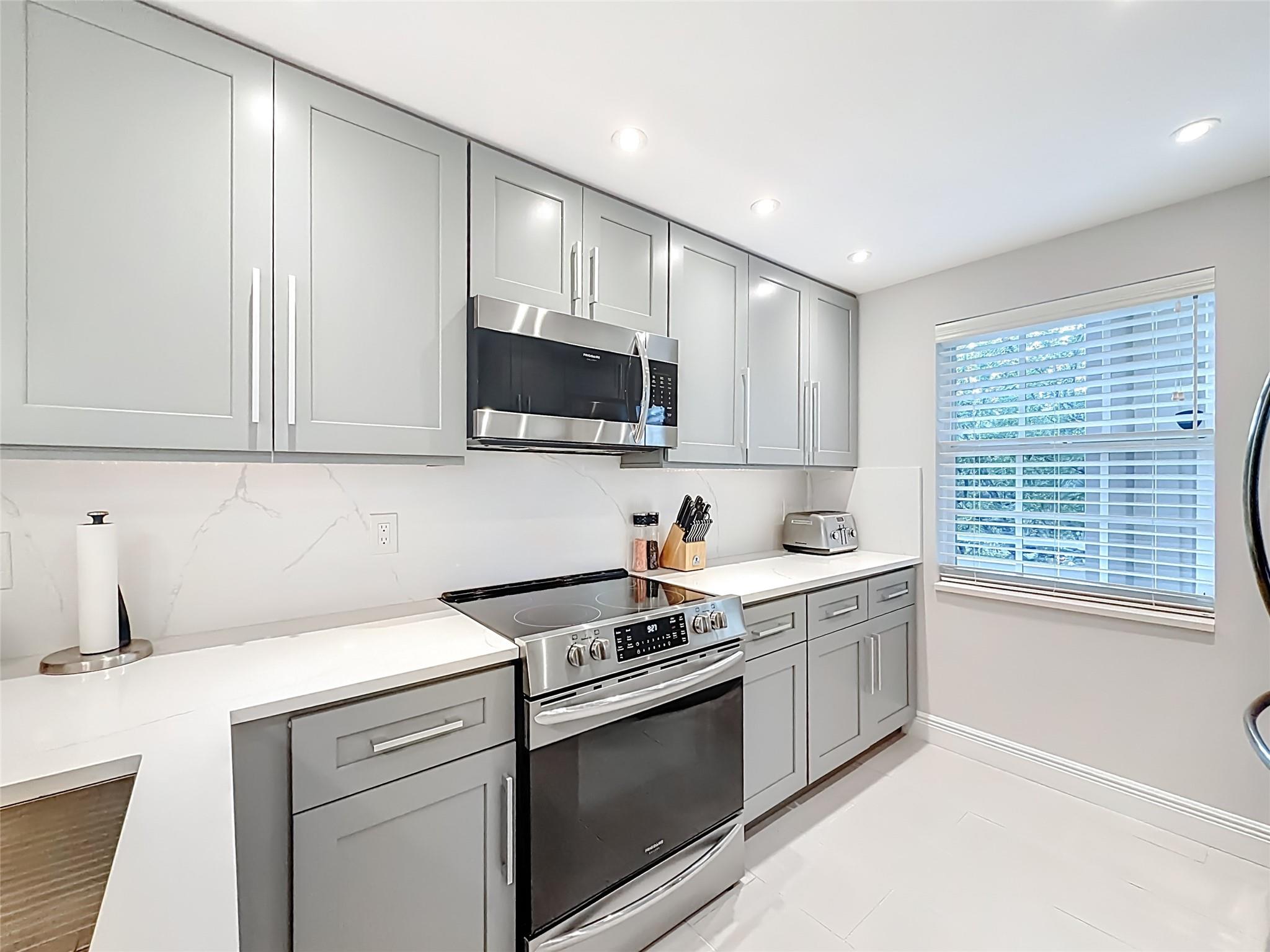 PALM-AIRE COUNTRY CLUB - Residential