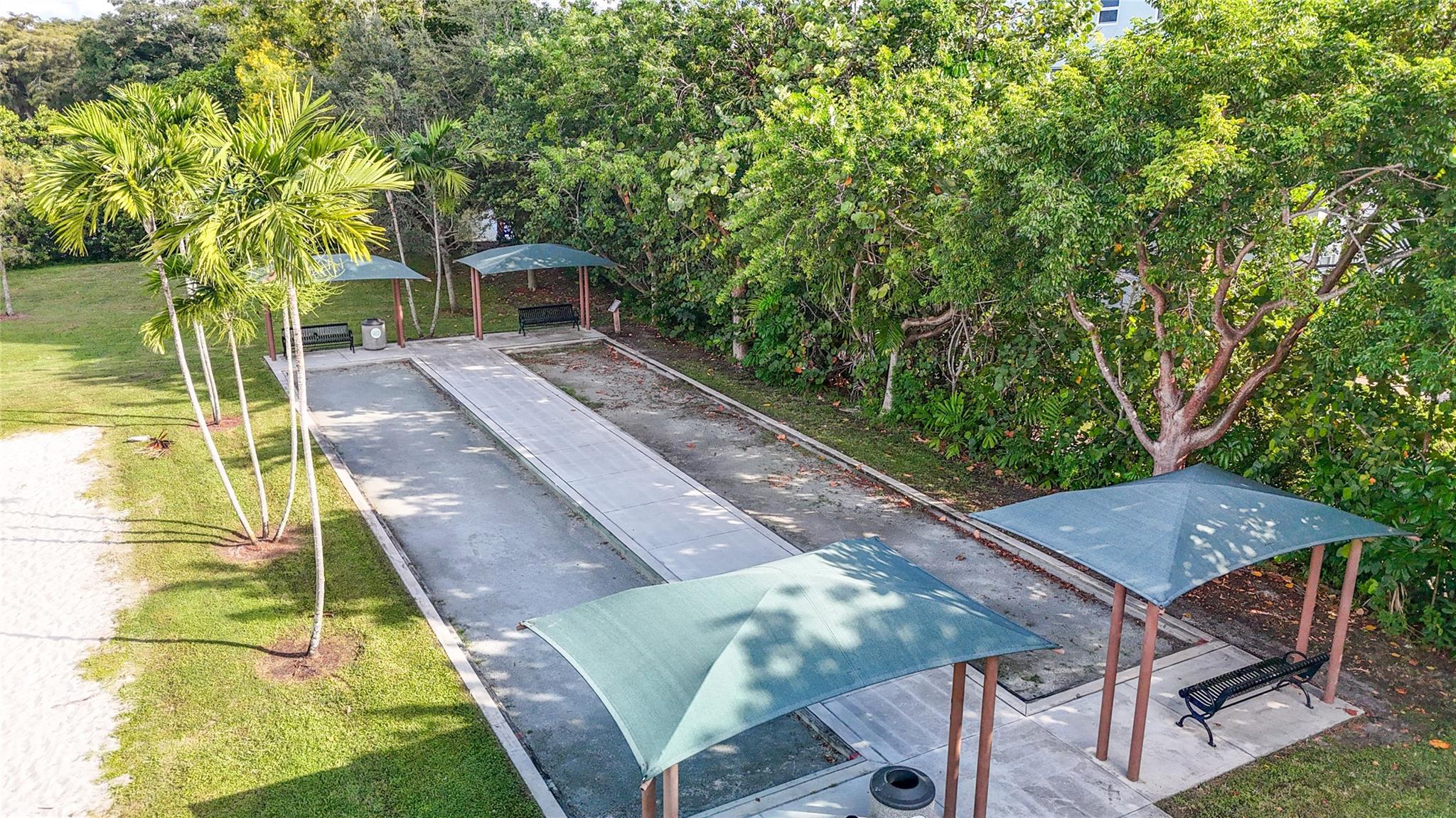 PALM-AIRE COUNTRY CLUB - Residential