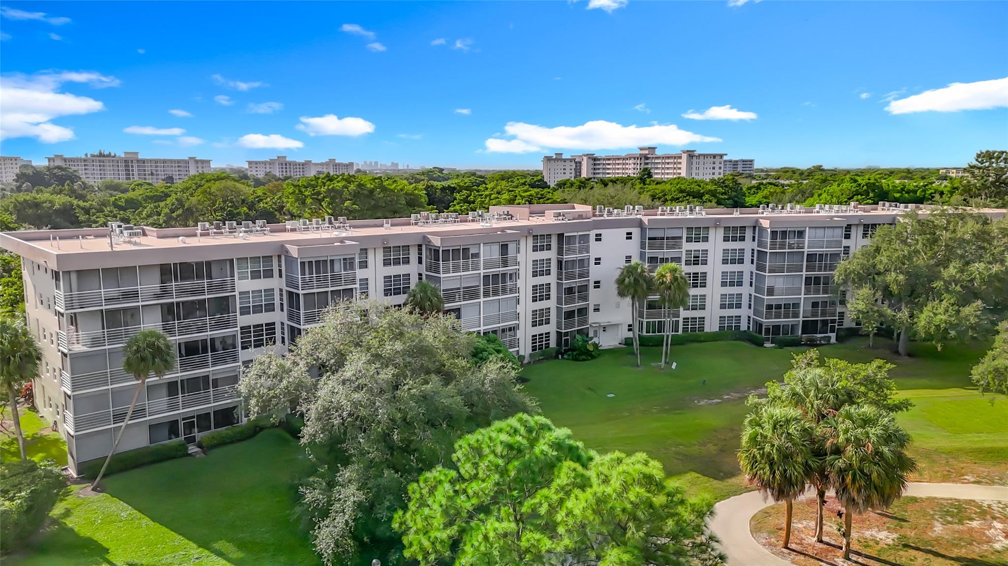 PALM-AIRE COUNTRY CLUB - Residential