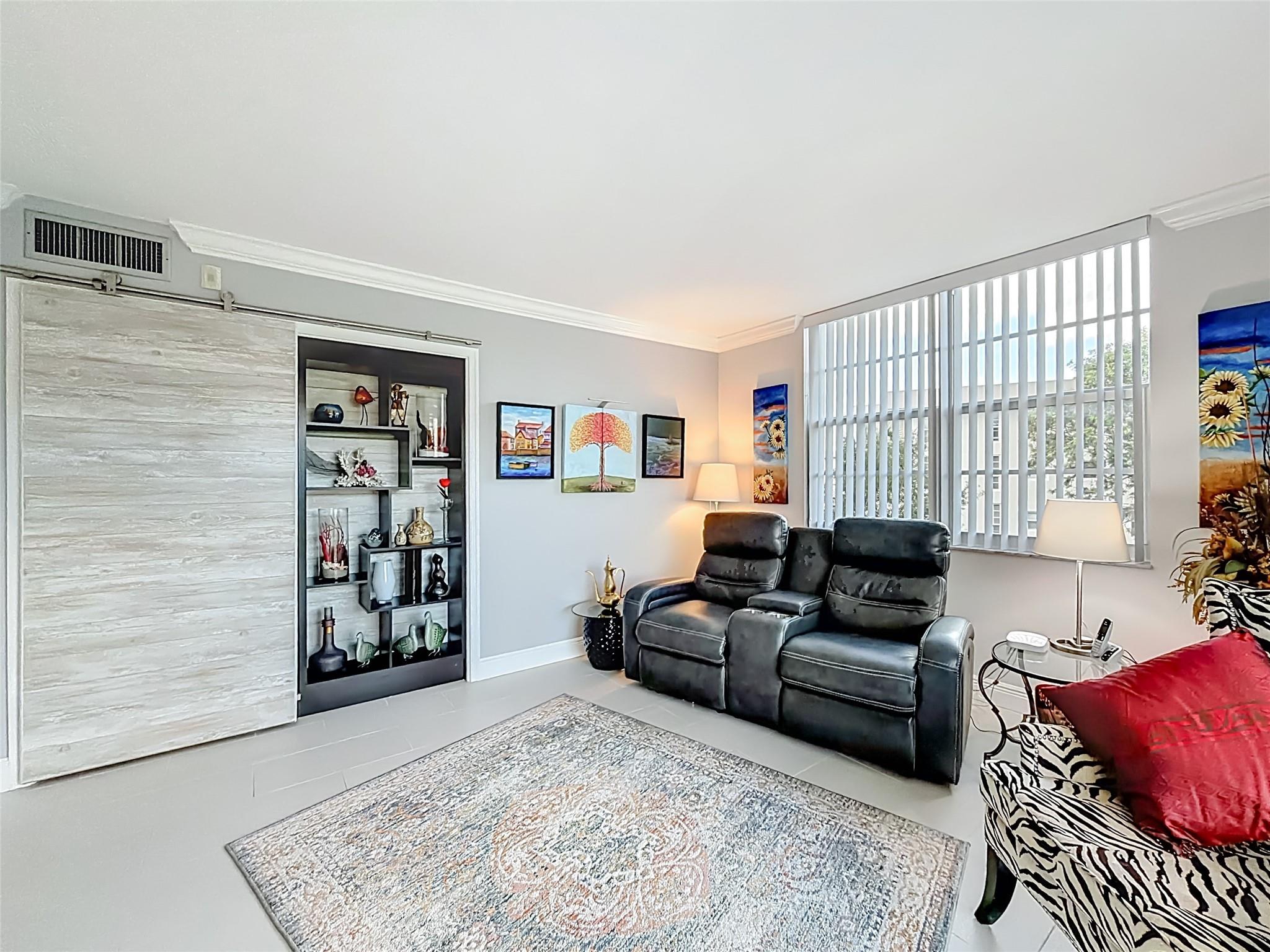 PALM-AIRE COUNTRY CLUB - Residential