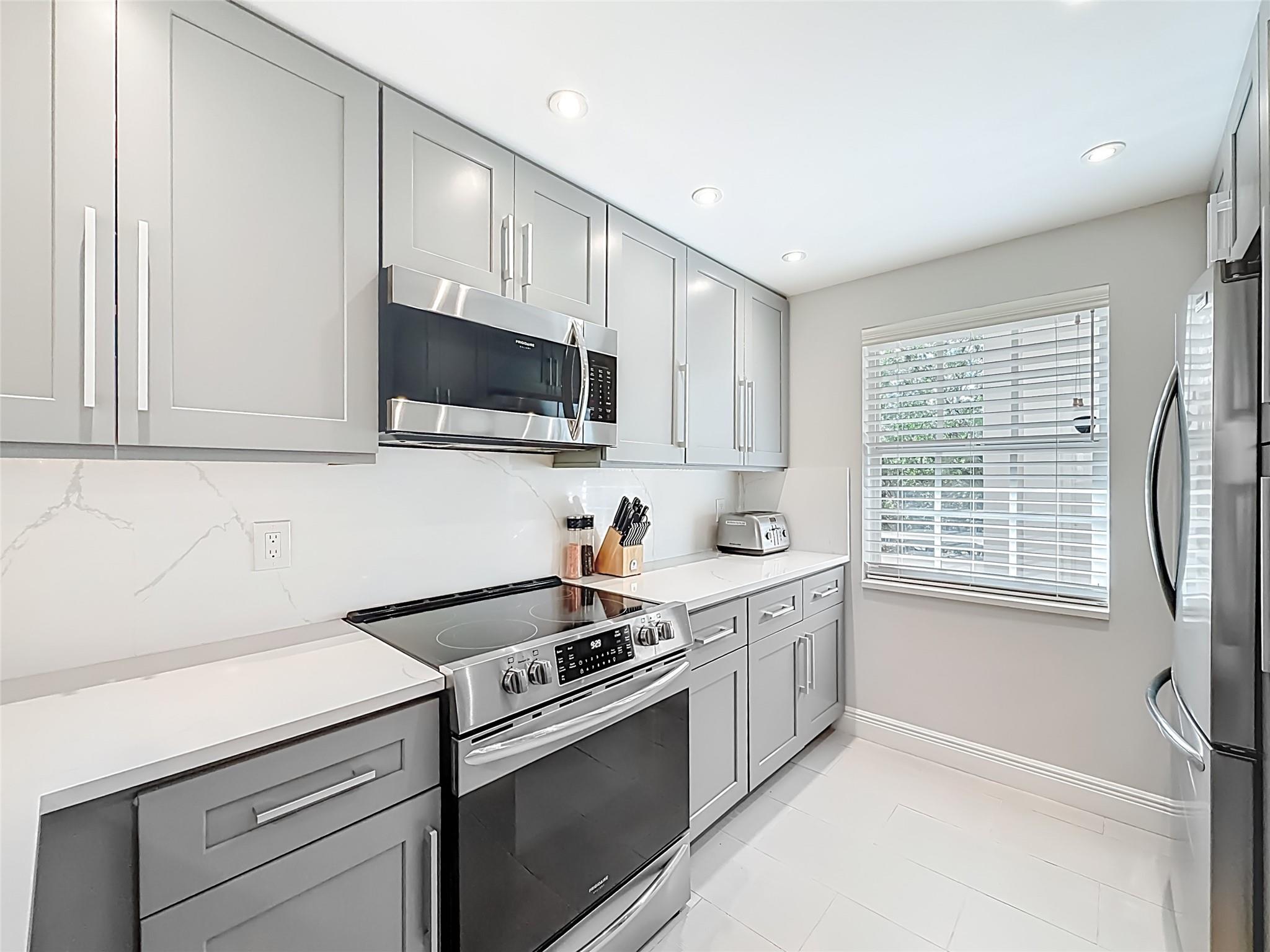 PALM-AIRE COUNTRY CLUB - Residential
