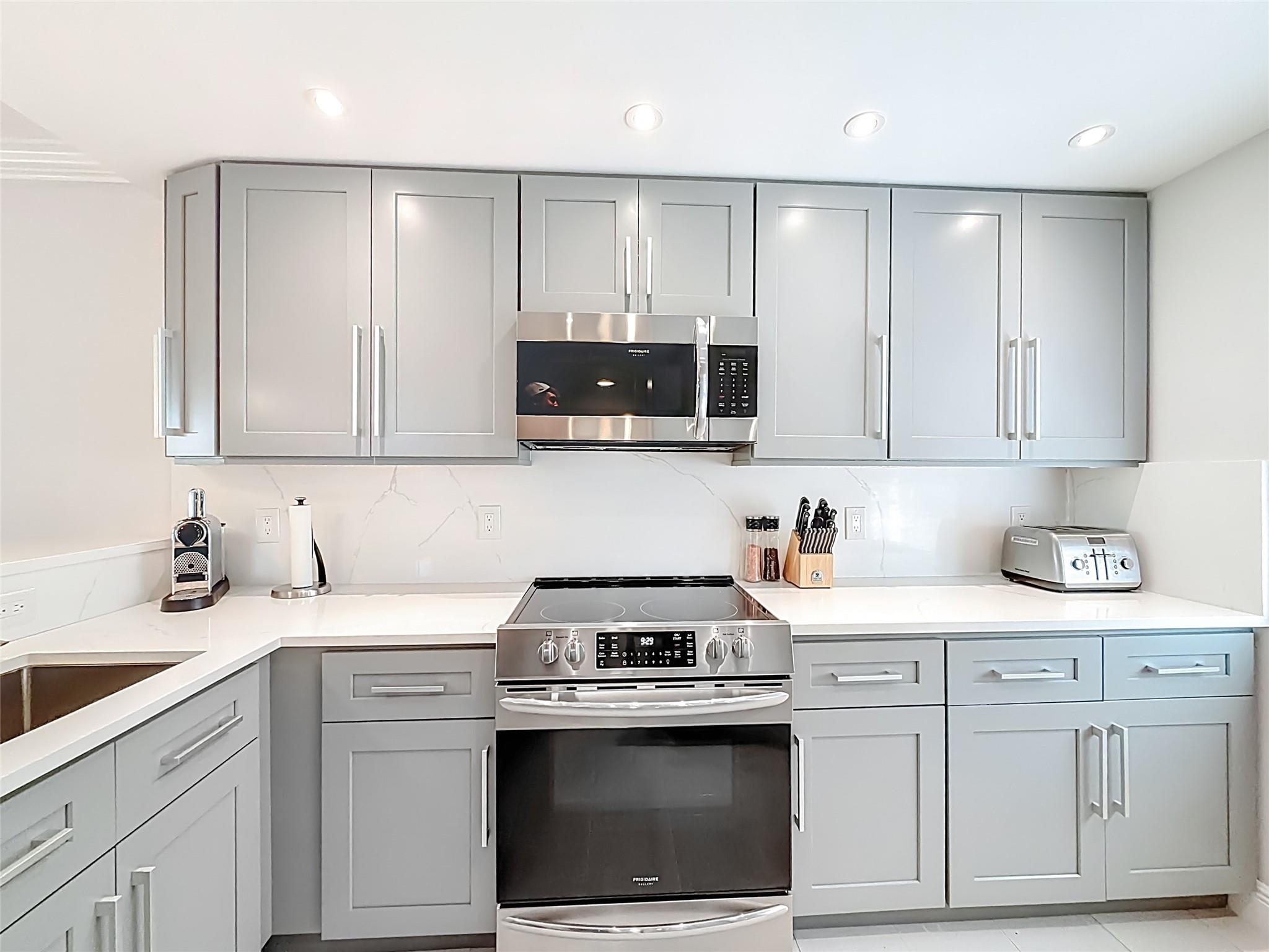 PALM-AIRE COUNTRY CLUB - Residential
