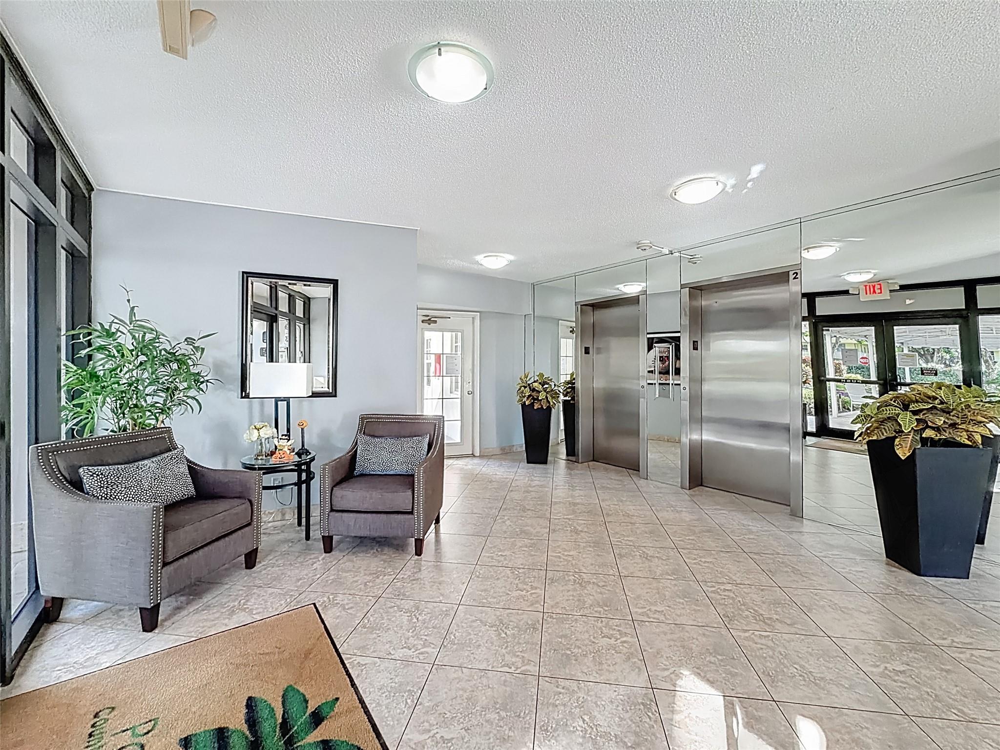 PALM-AIRE COUNTRY CLUB - Residential