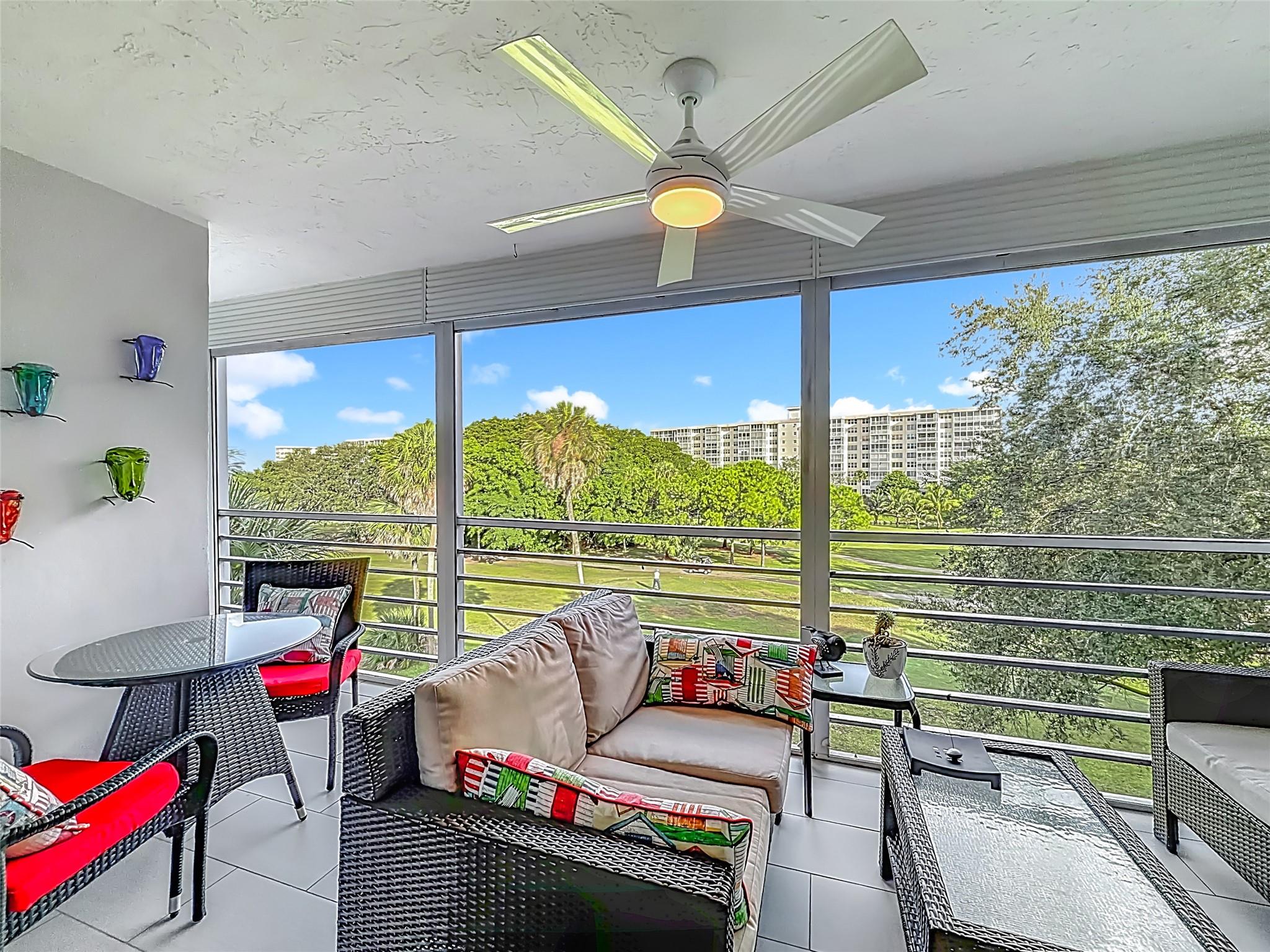 PALM-AIRE COUNTRY CLUB - Residential