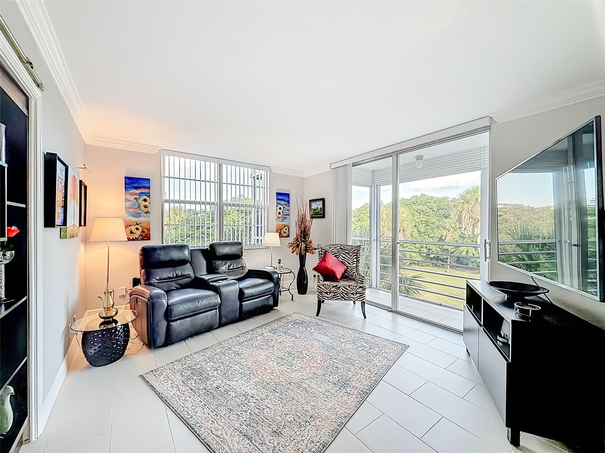 PALM-AIRE COUNTRY CLUB - Residential