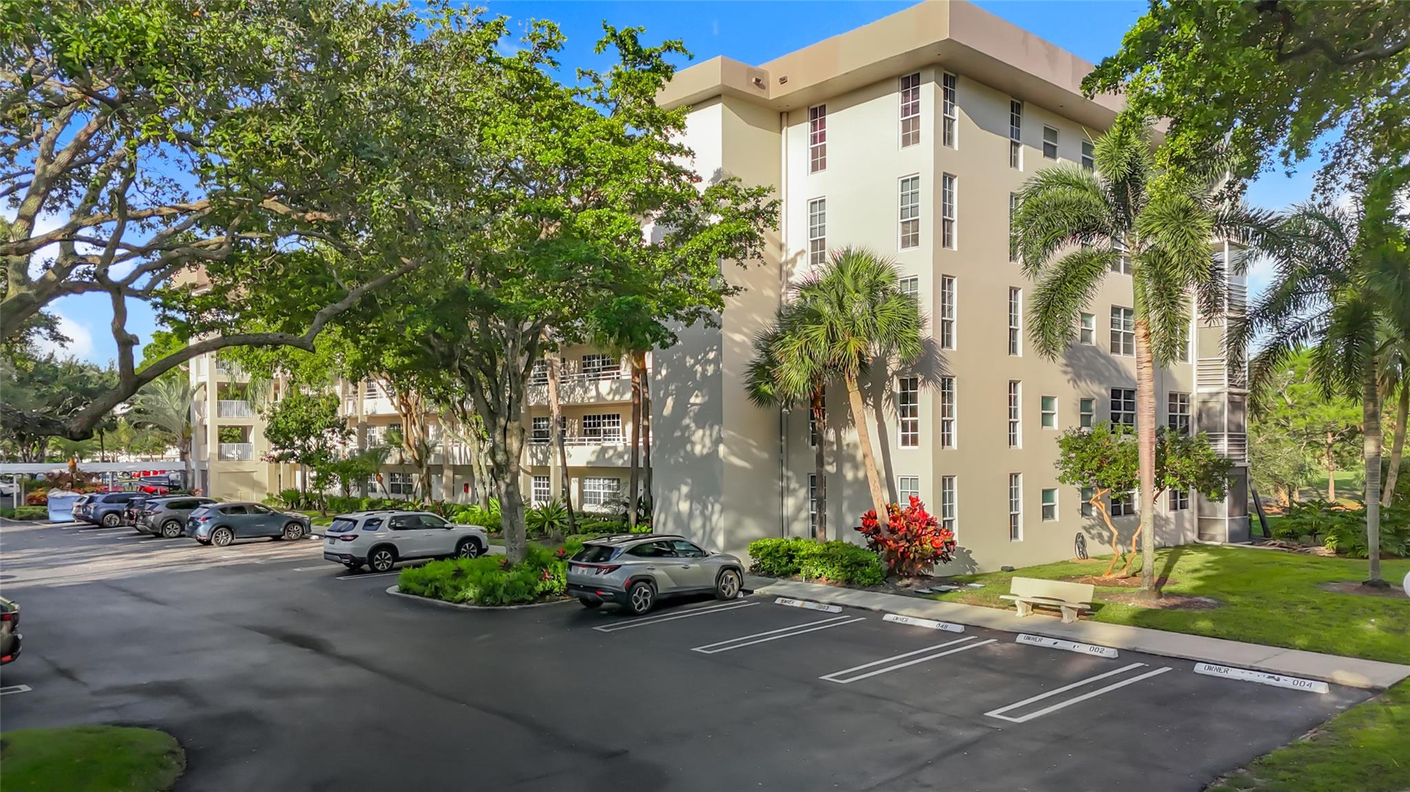 PALM-AIRE COUNTRY CLUB - Residential