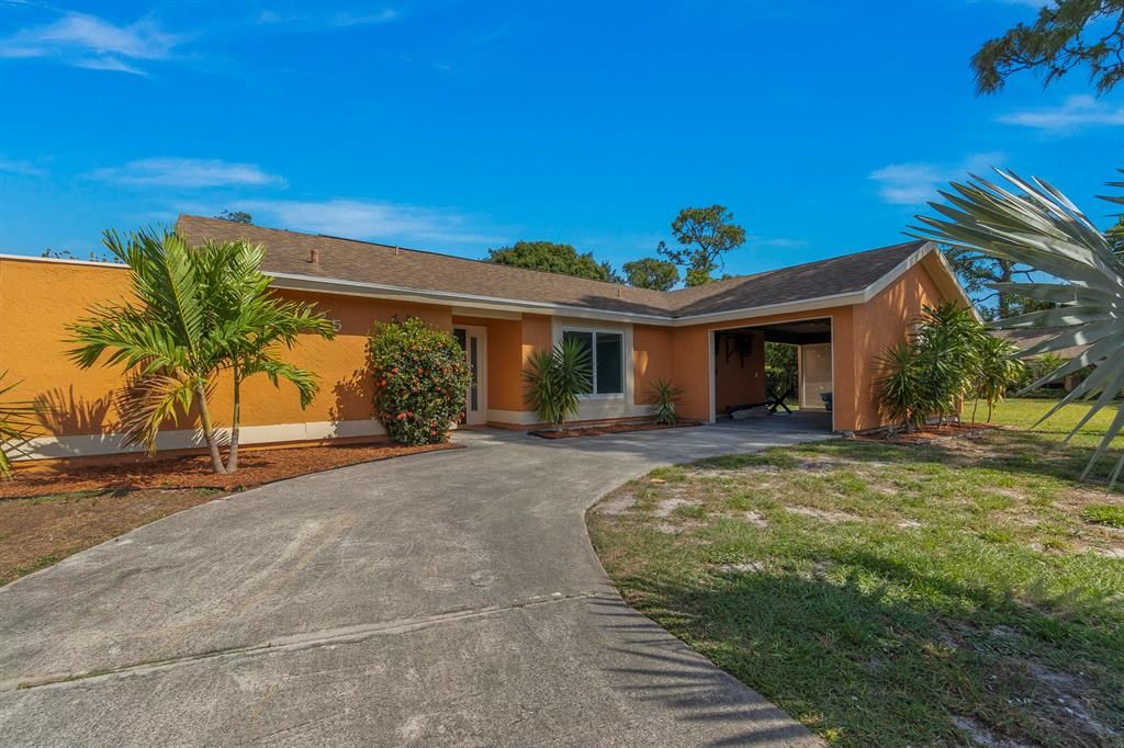 Photo of 425 S Naranja Avenue, Port Saint Lucie, FL 34983 (MLS # R10792237)