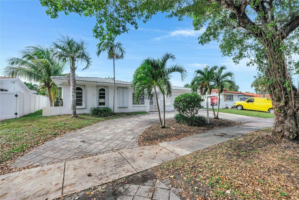 Photo of 3440 N 46th Avenue, Hollywood, FL 33021 (MLS # F10539717)