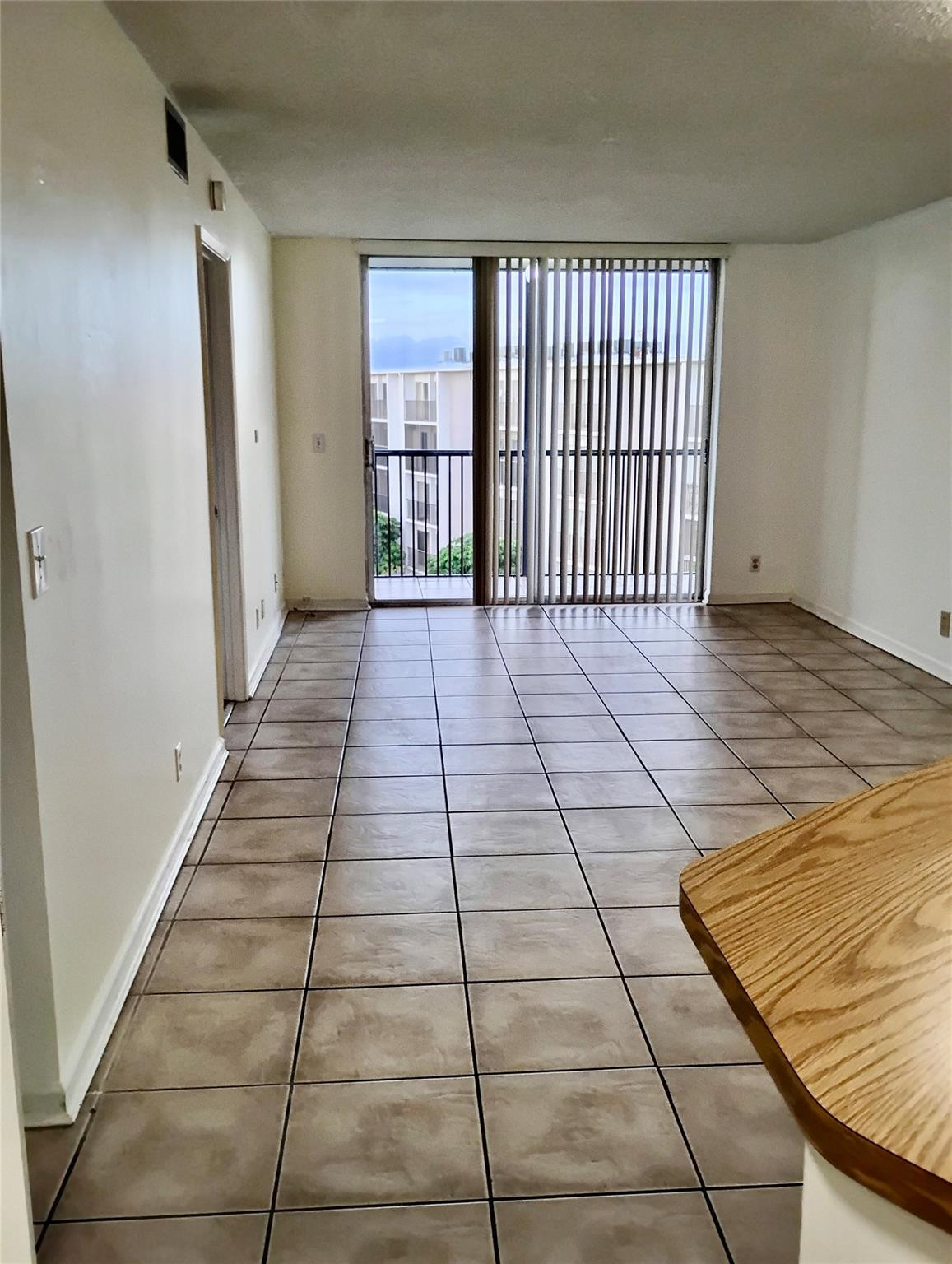 LAKESHORE AT UNIVERSITY - Residential