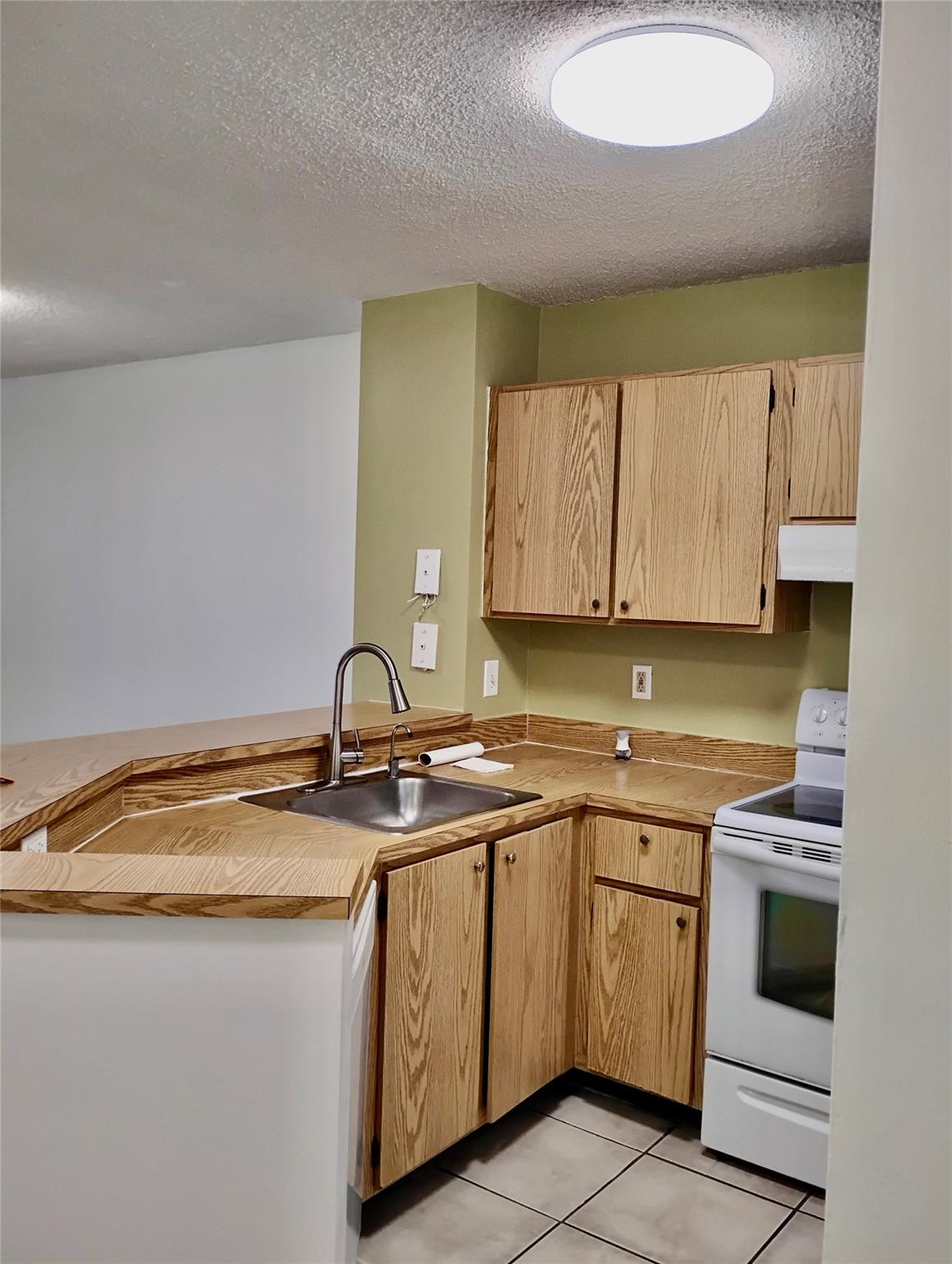 LAKESHORE AT UNIVERSITY - Residential