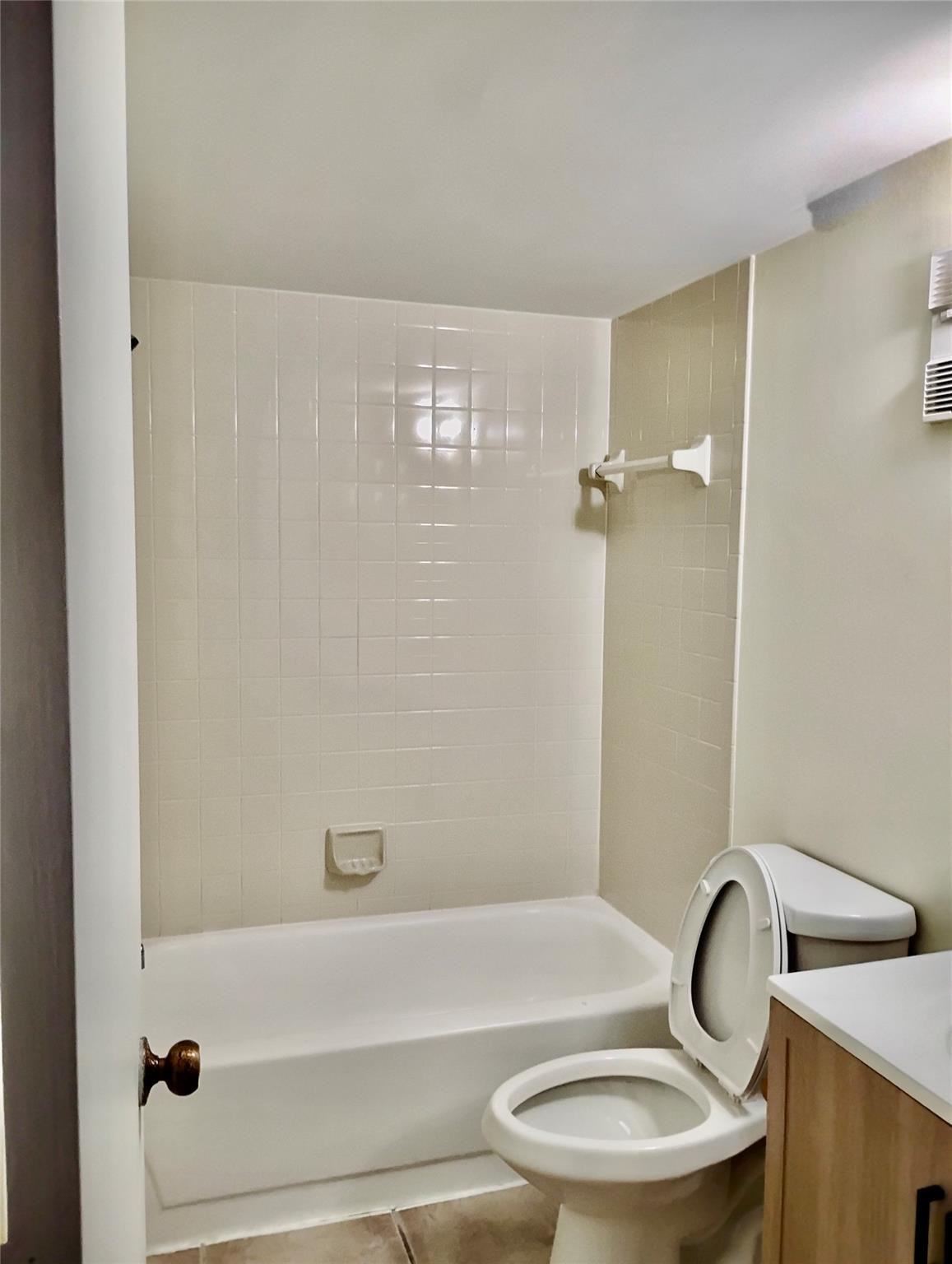 LAKESHORE AT UNIVERSITY - Residential