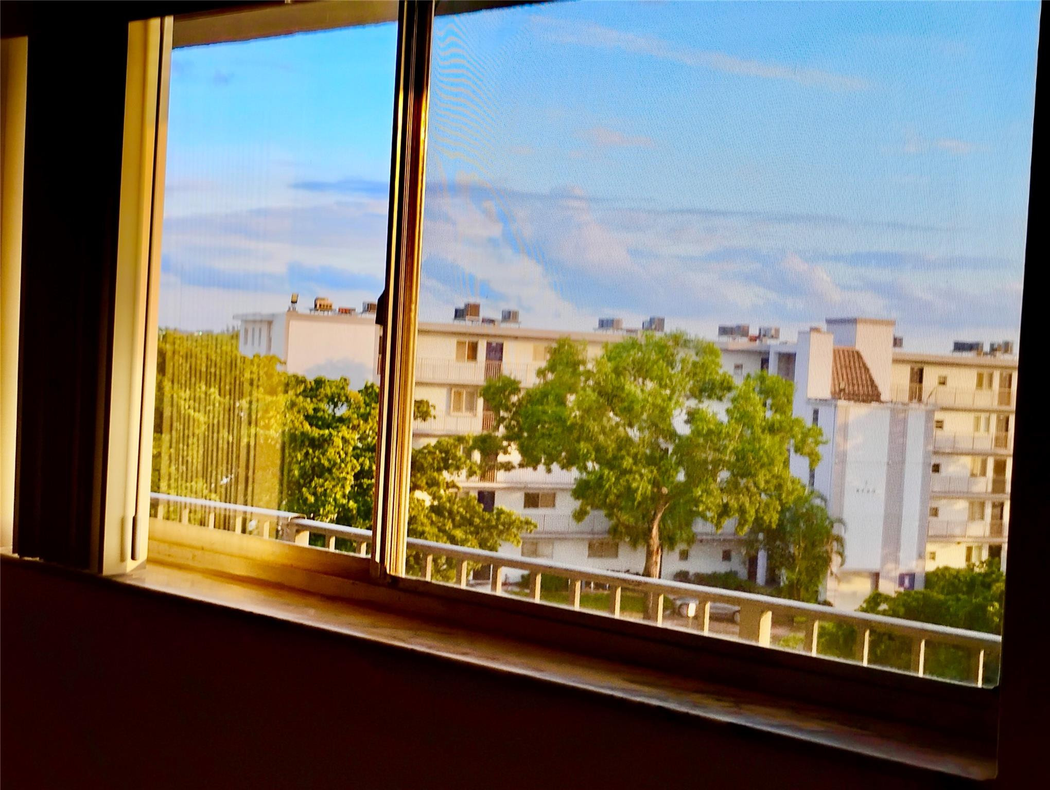 LAKESHORE AT UNIVERSITY - Residential