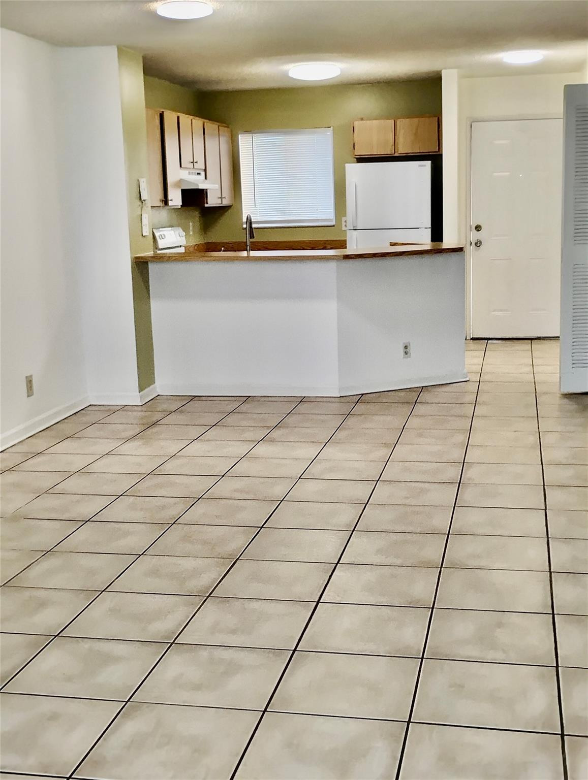 LAKESHORE AT UNIVERSITY - Residential