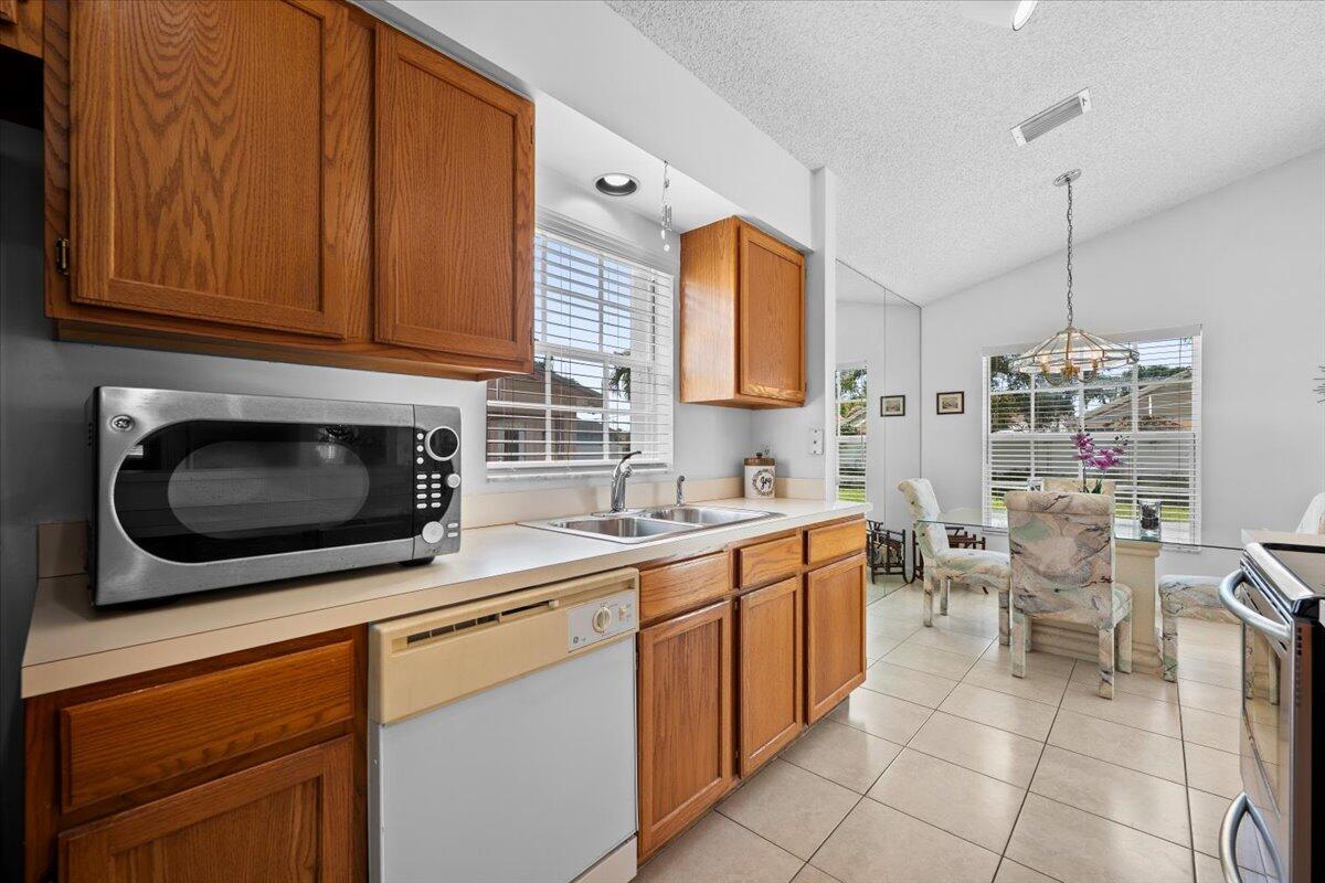 NORTH PALM BEACH HEIGHTS - Residential