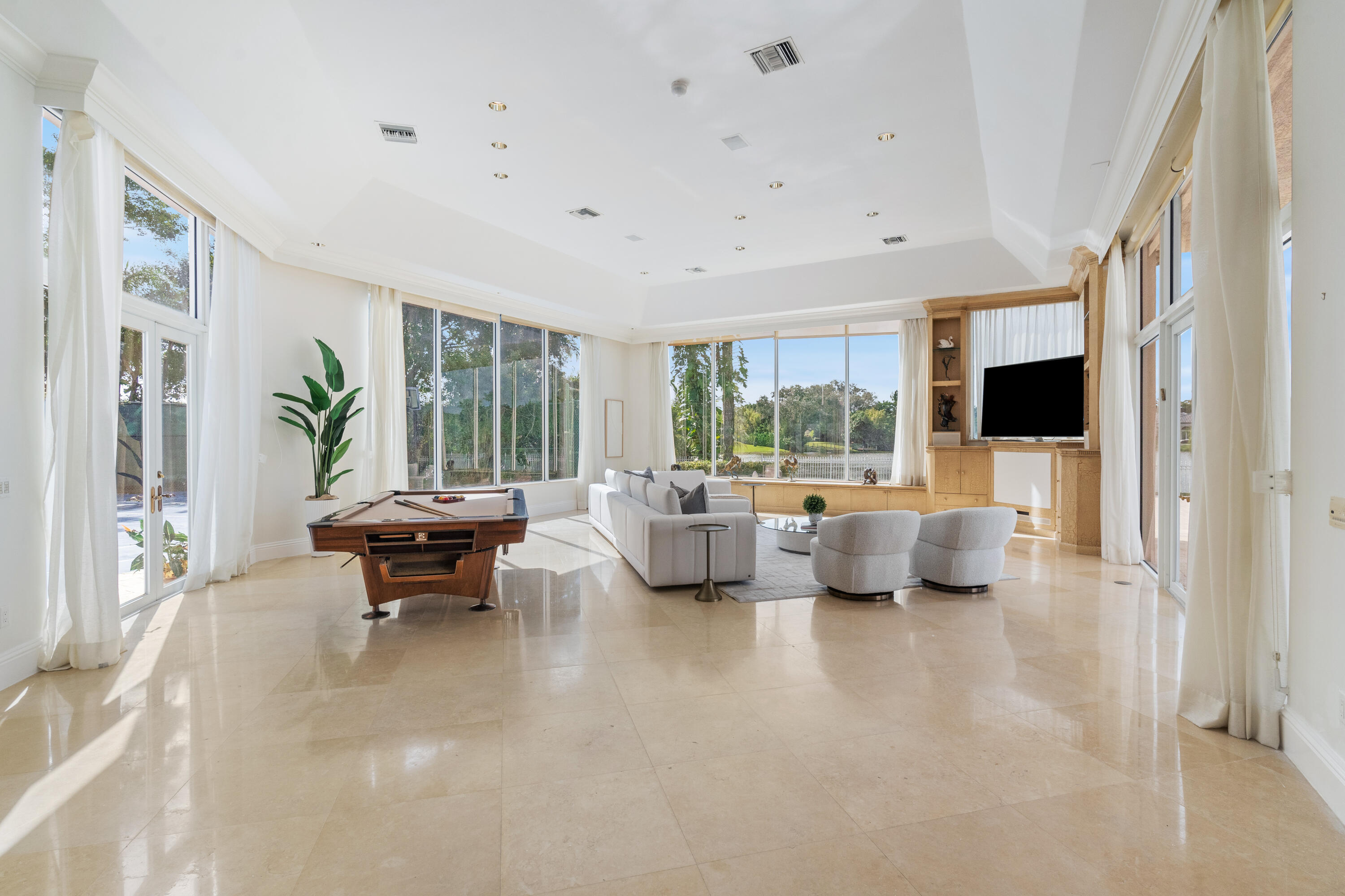 LONG LAKE ESTATES - Residential