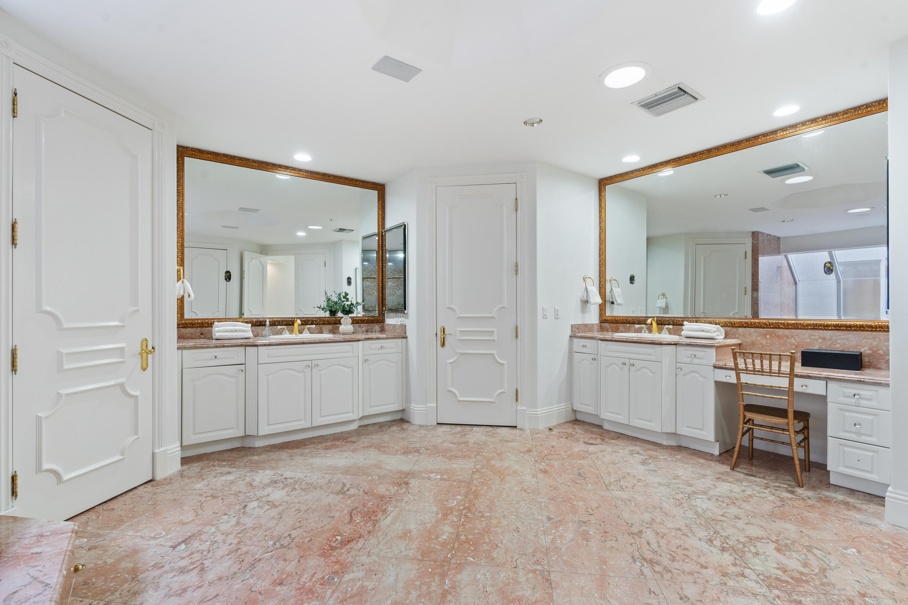 LONG LAKE ESTATES - Residential