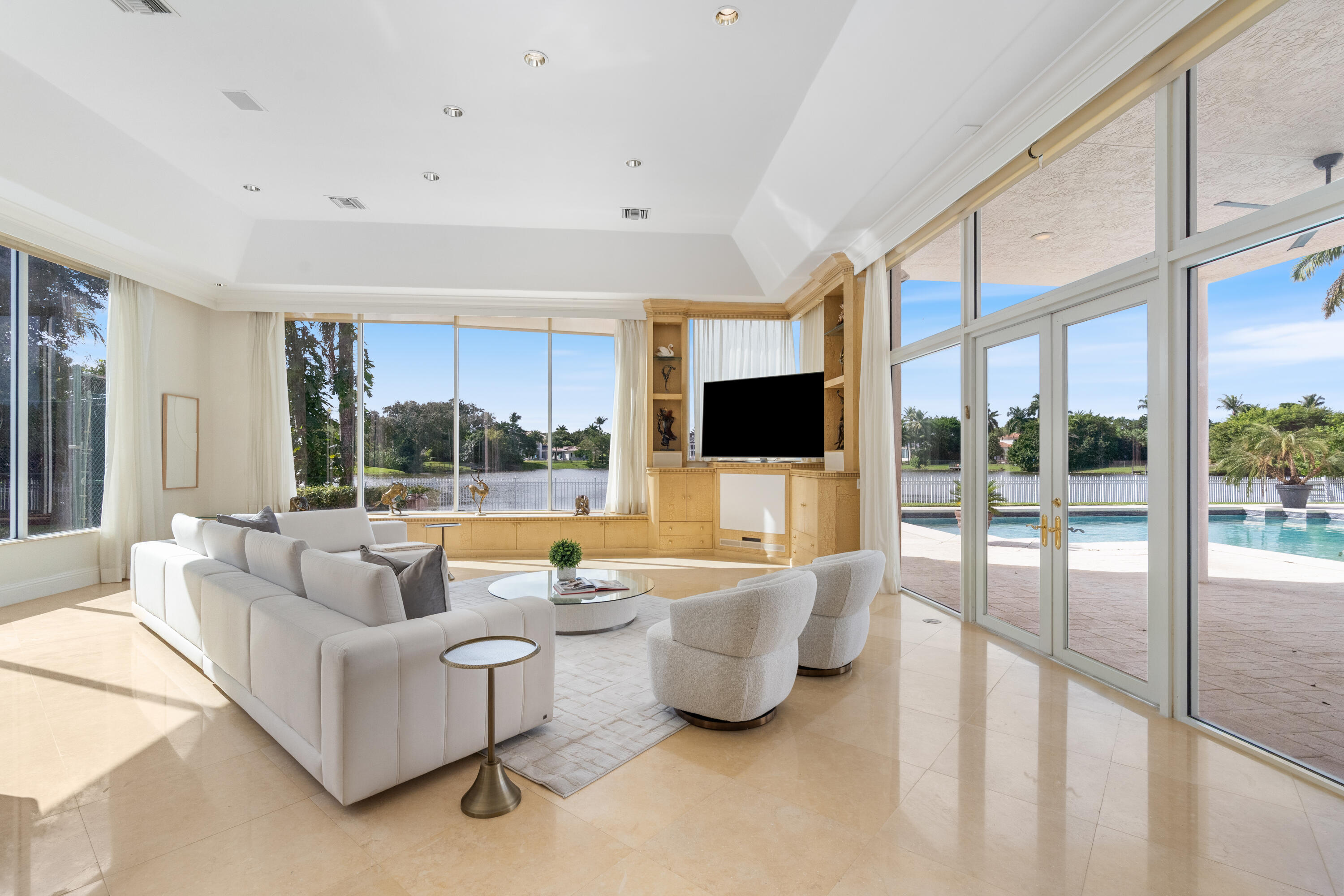 LONG LAKE ESTATES - Residential