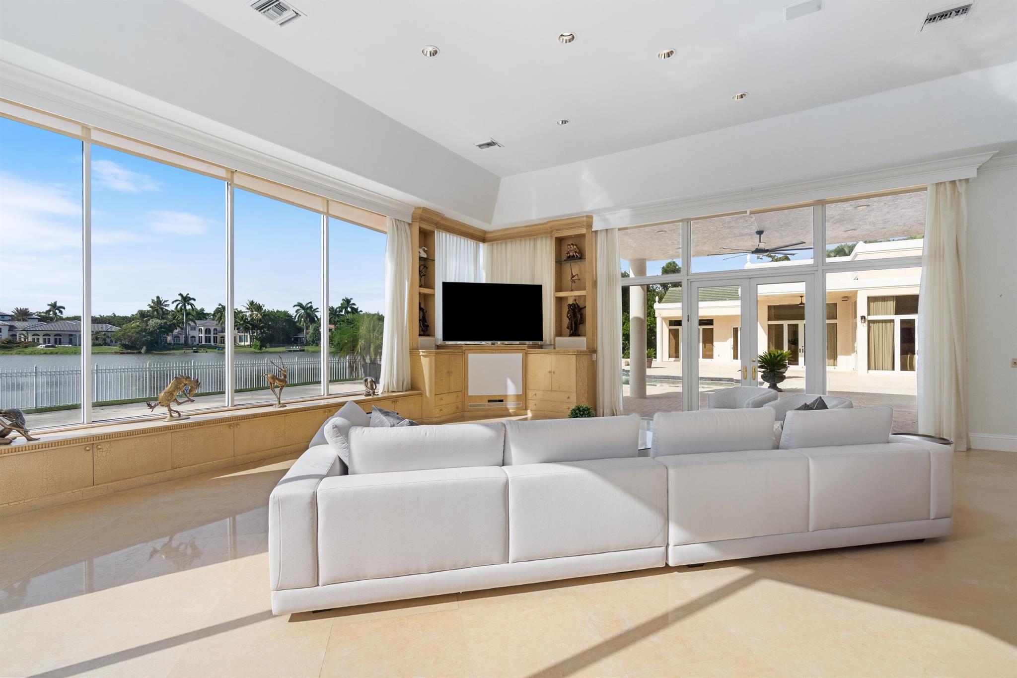 LONG LAKE ESTATES - Residential