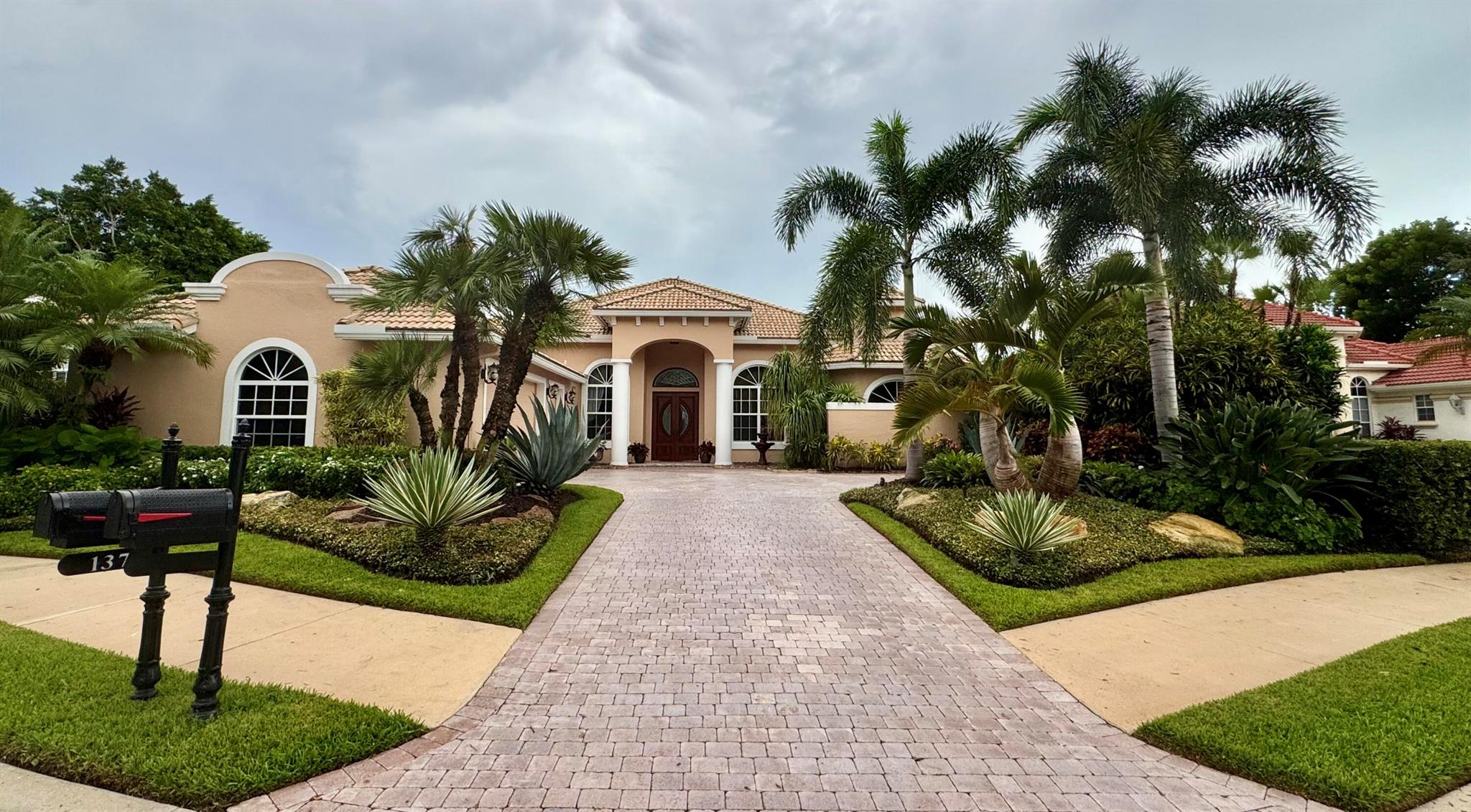 SABAL POINTE AT BALLENISL - Residential