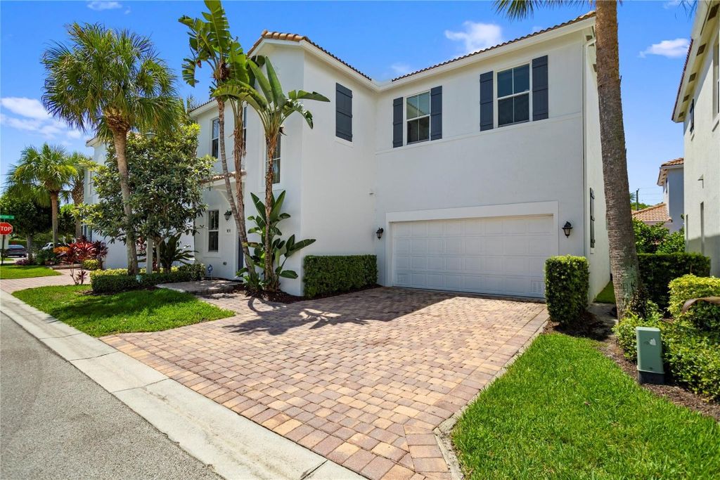 Photo of 450 Greensboro Way, Boynton Beach, FL 33435 (MLS # F10513941)