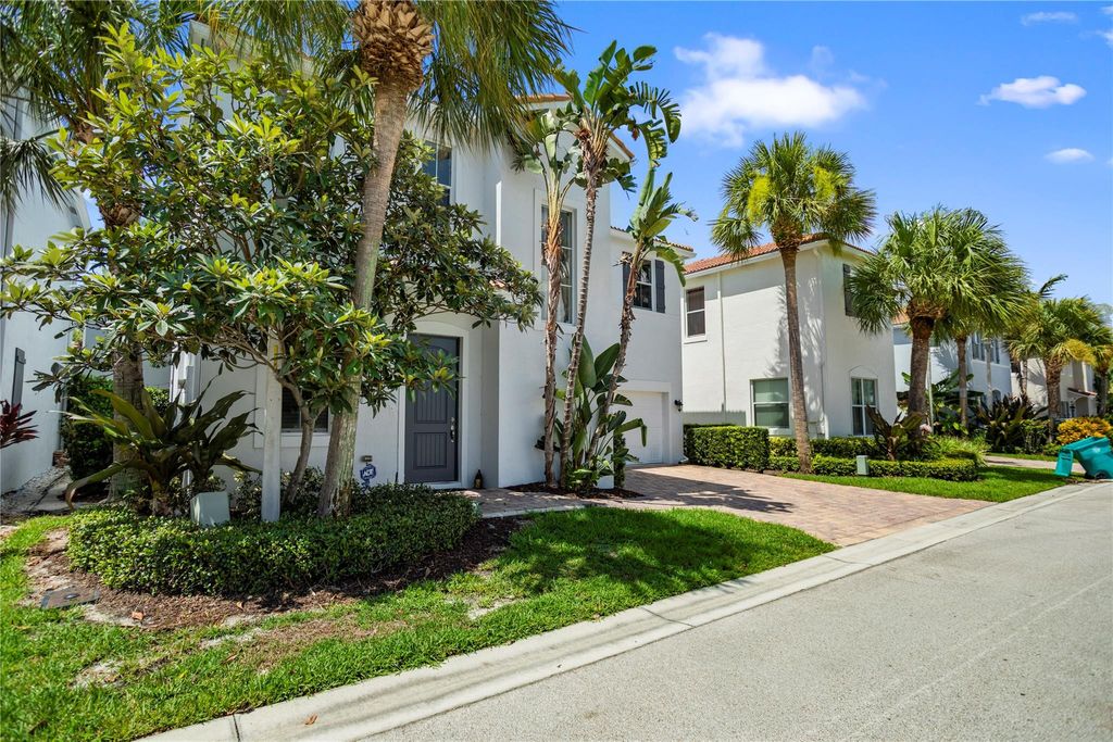 Photo of 450 Greensboro Way, Boynton Beach, FL 33435 (MLS # F10513941)