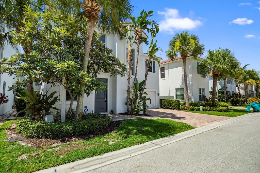 Photo of 450 Greensboro Way, Boynton Beach, FL 33435 (MLS # F10513941)