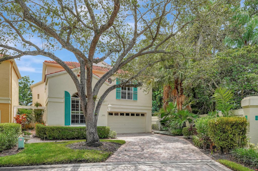 Photo of 1 Via Verona, Palm Beach Gardens, FL 33418 (MLS # R10933162)