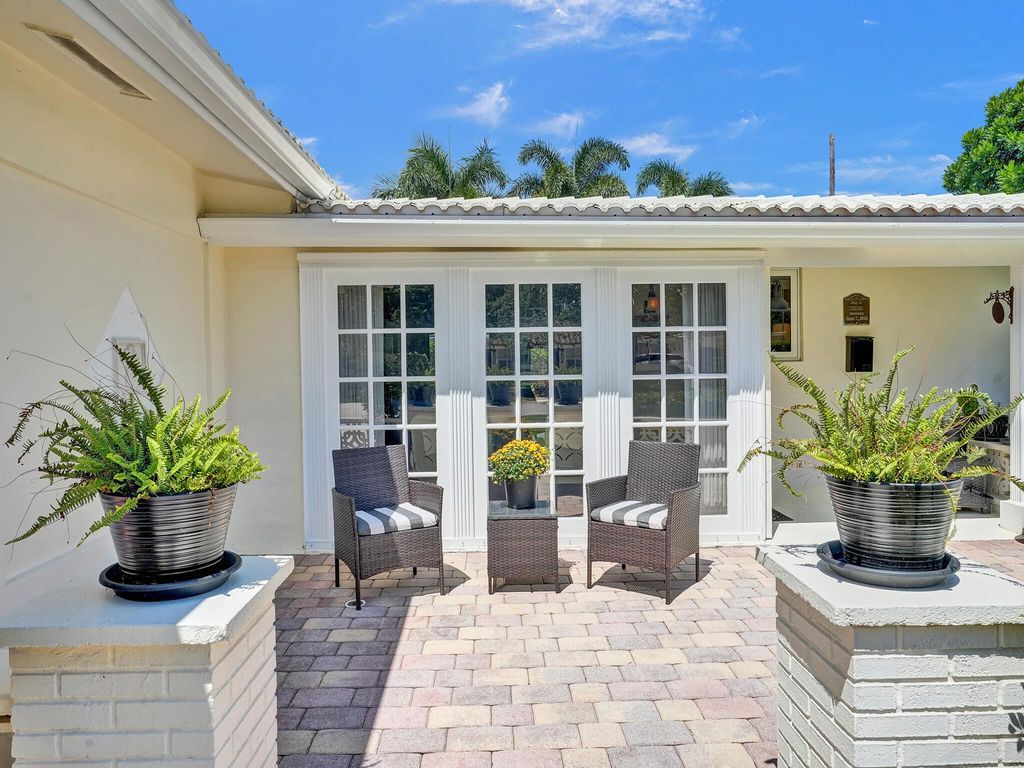 Photo of 717 SW 7th Street, Boca Raton, FL 33486 (MLS # R10975349)