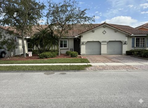 6525 Oxford Circle 103 Vero Beach FL 32966