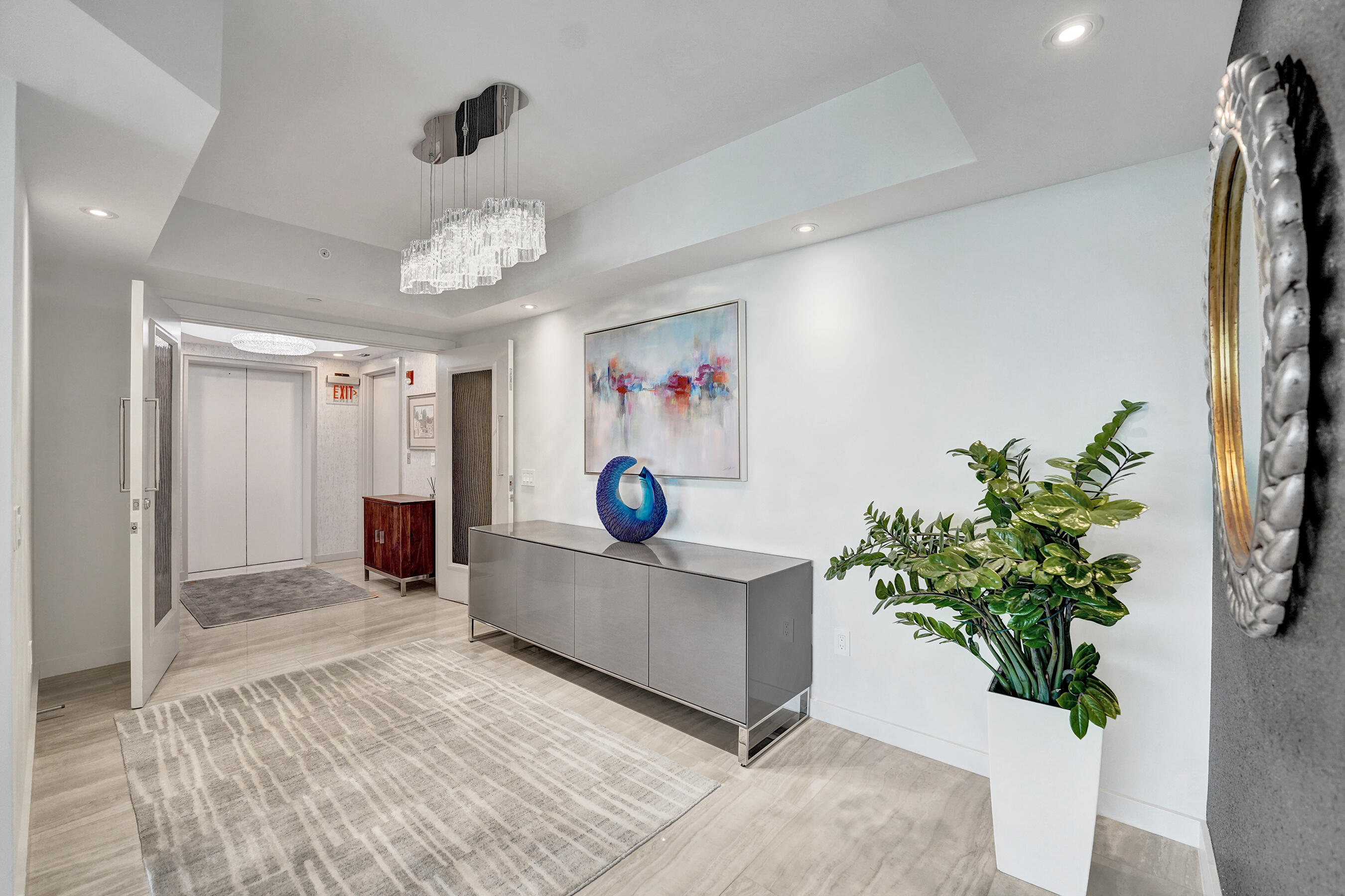 LE CLUB INTERNATIONAL CONDO - Residential