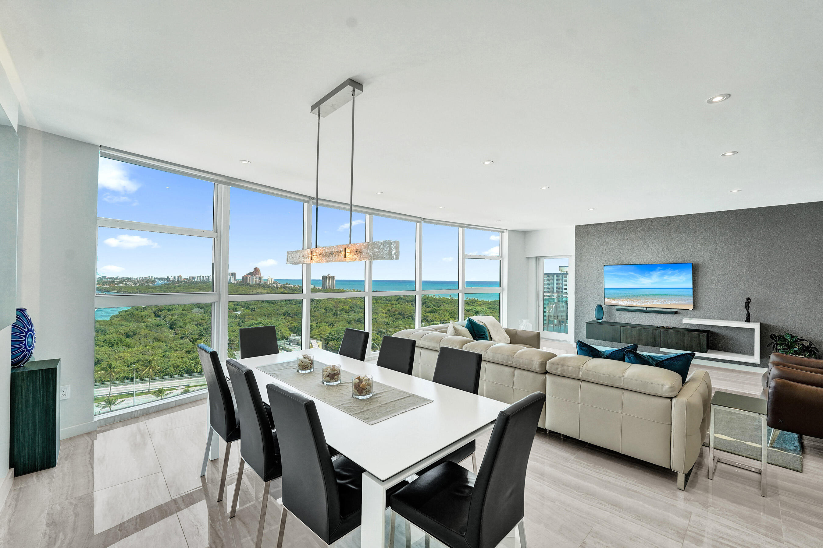 LE CLUB INTERNATIONAL CONDO - Residential