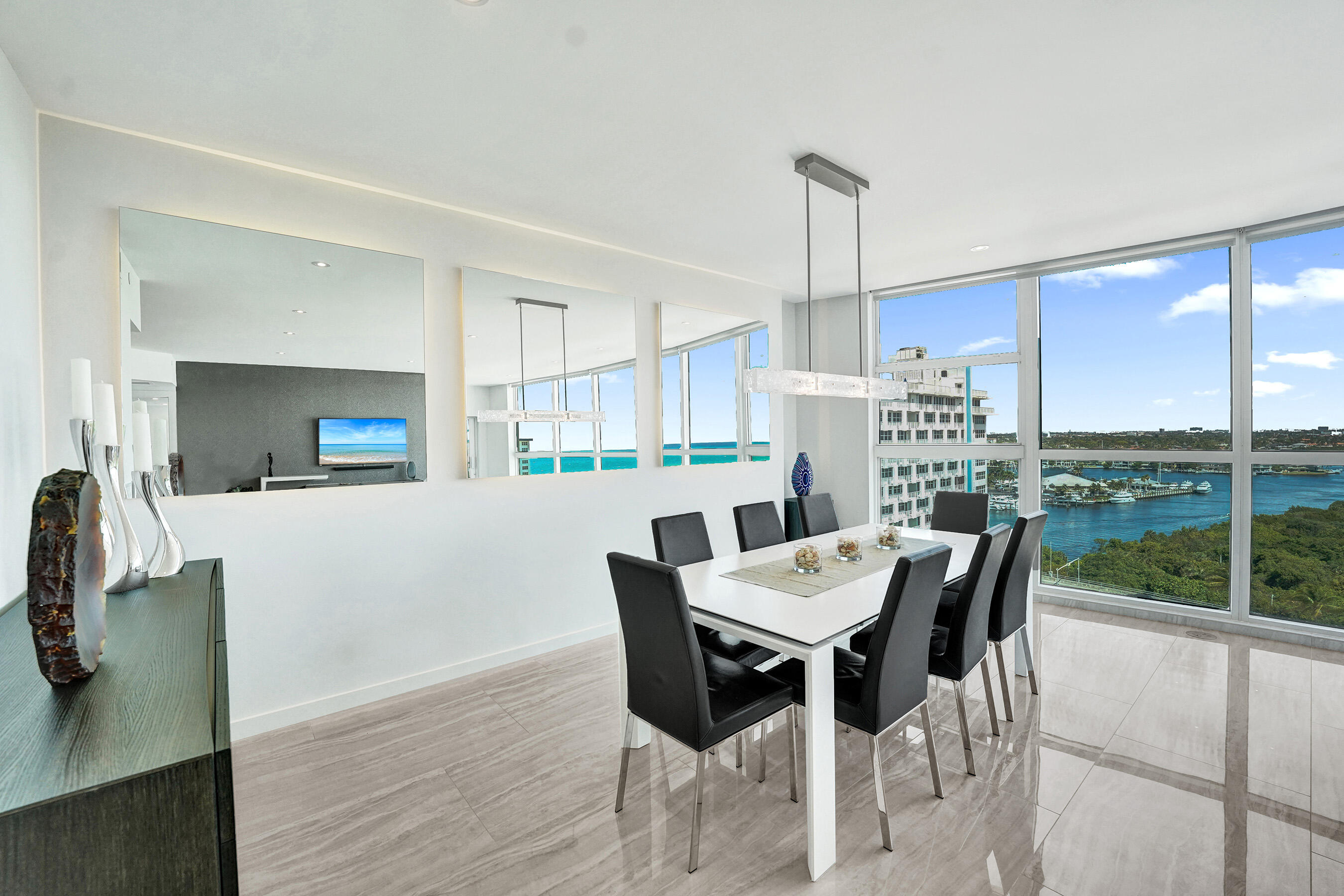 LE CLUB INTERNATIONAL CONDO - Residential