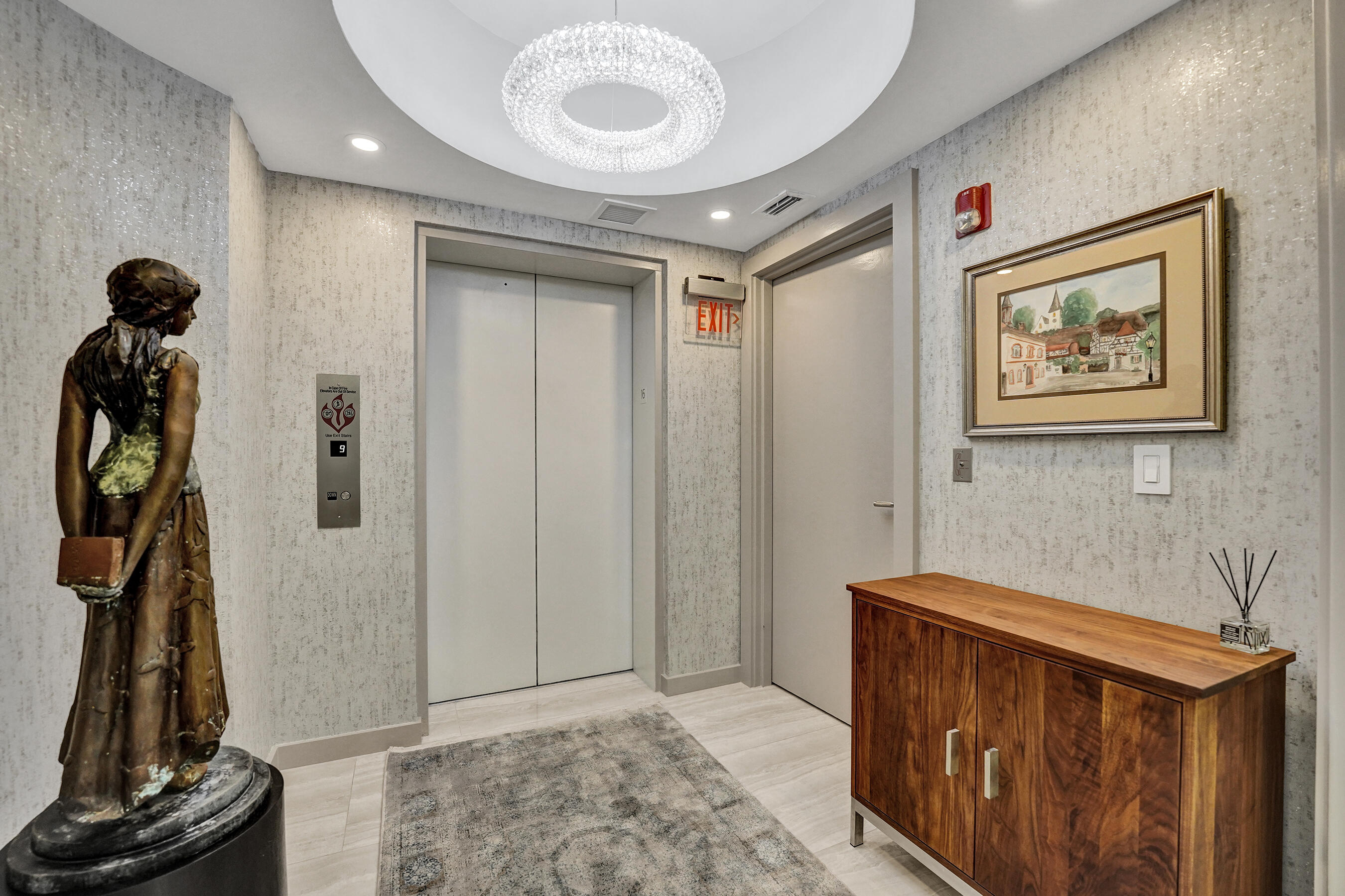 LE CLUB INTERNATIONAL CONDO - Residential