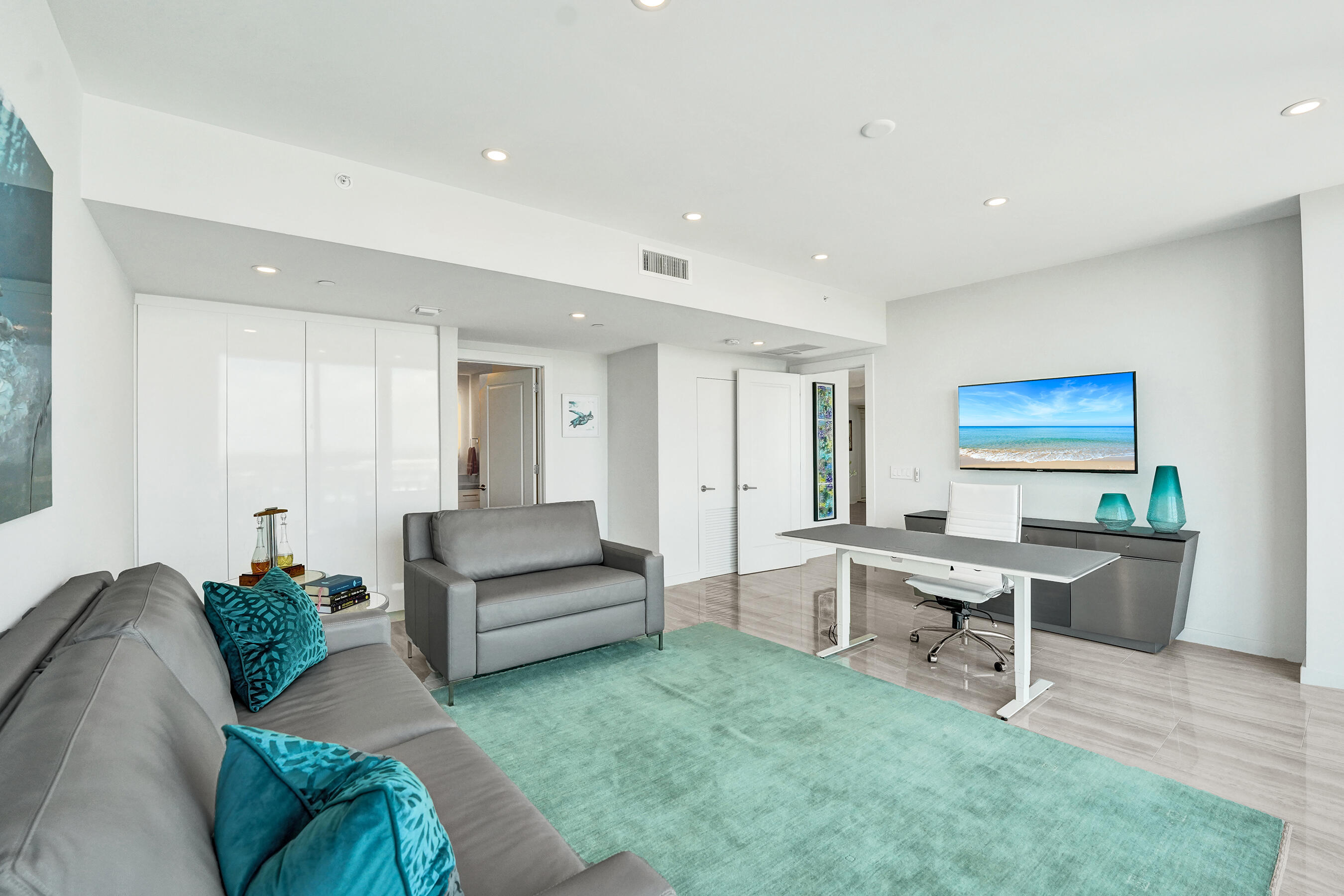 LE CLUB INTERNATIONAL CONDO - Residential