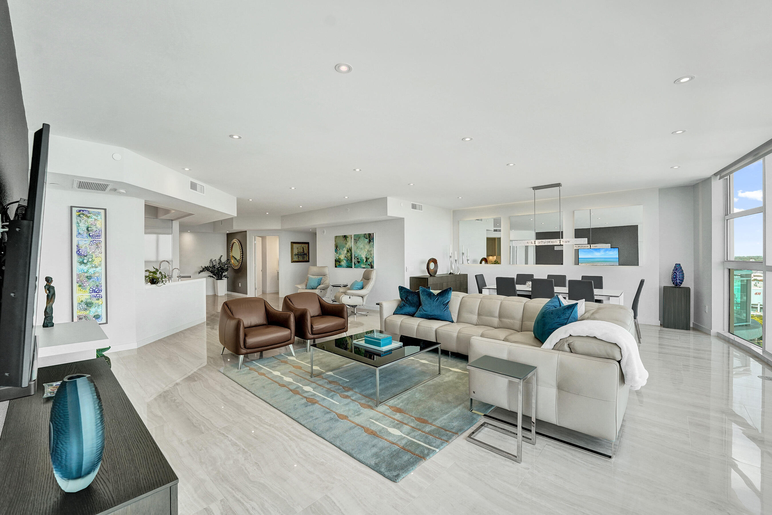 LE CLUB INTERNATIONAL CONDO - Residential