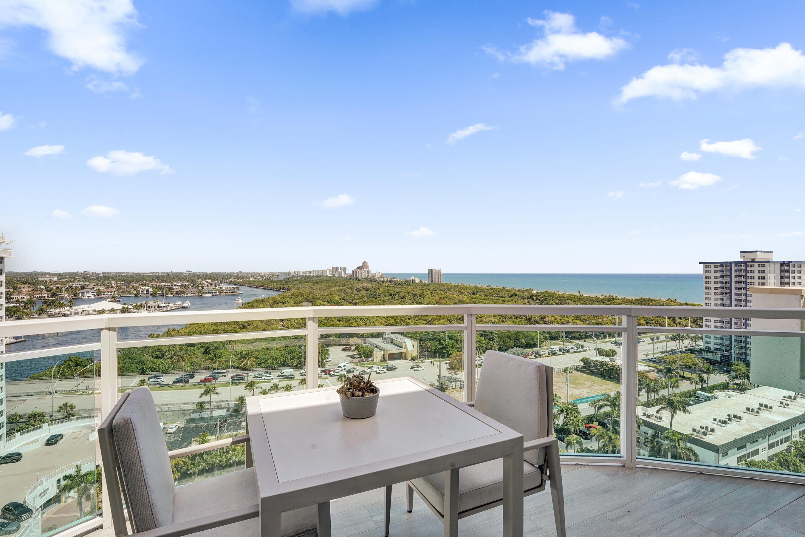 LE CLUB INTERNATIONAL CONDO - Residential