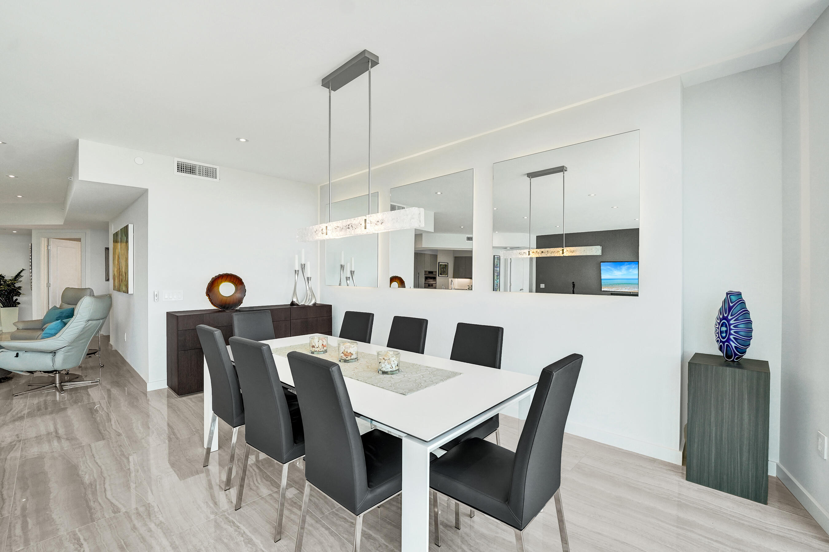 LE CLUB INTERNATIONAL CONDO - Residential