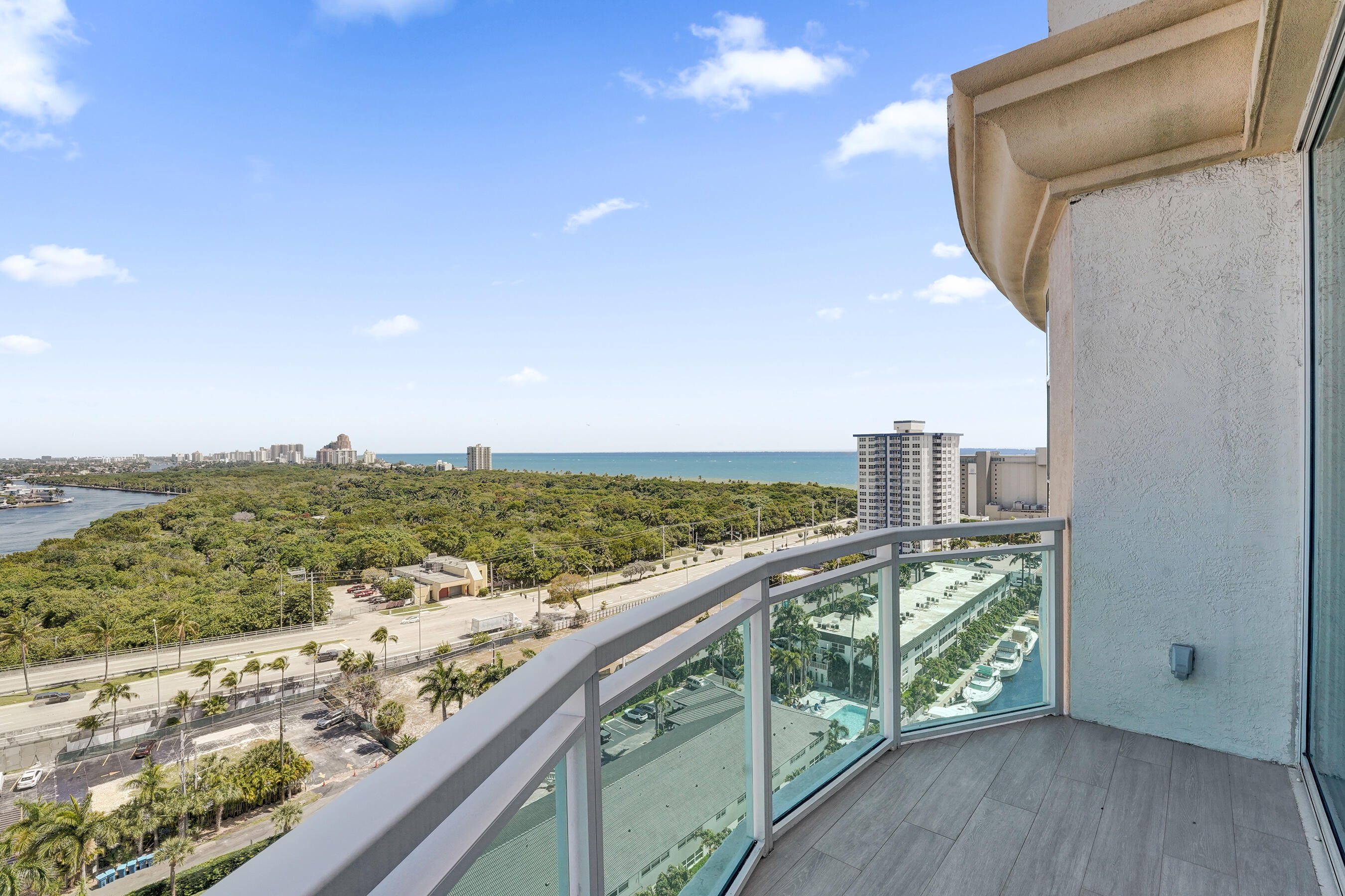 LE CLUB INTERNATIONAL CONDO - Residential