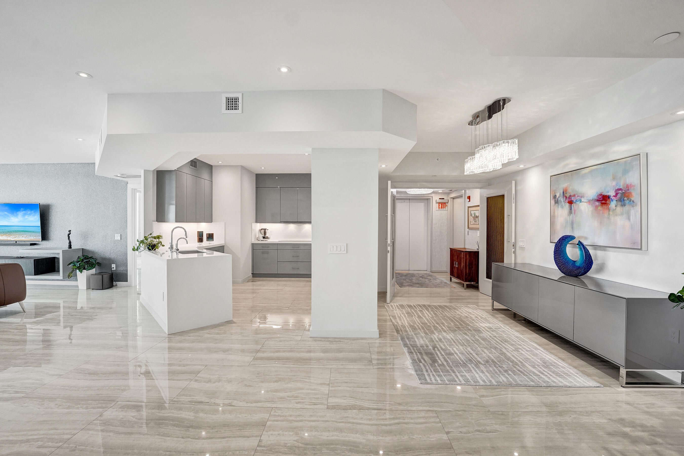 LE CLUB INTERNATIONAL CONDO - Residential