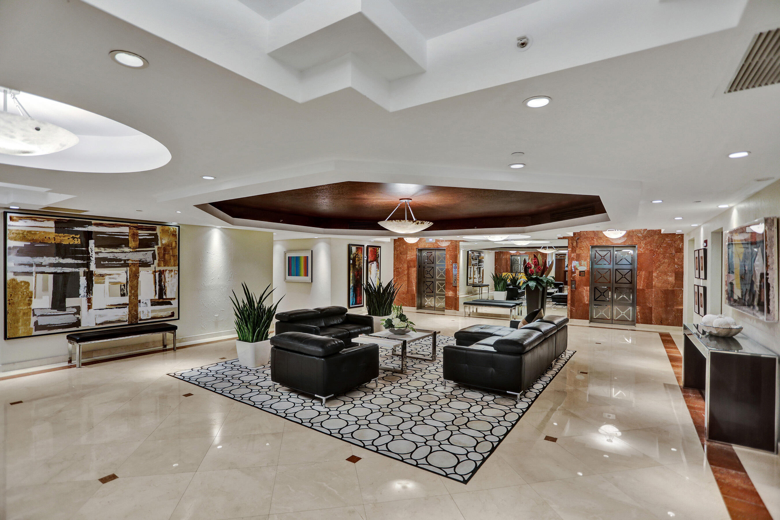 LE CLUB INTERNATIONAL CONDO - Residential