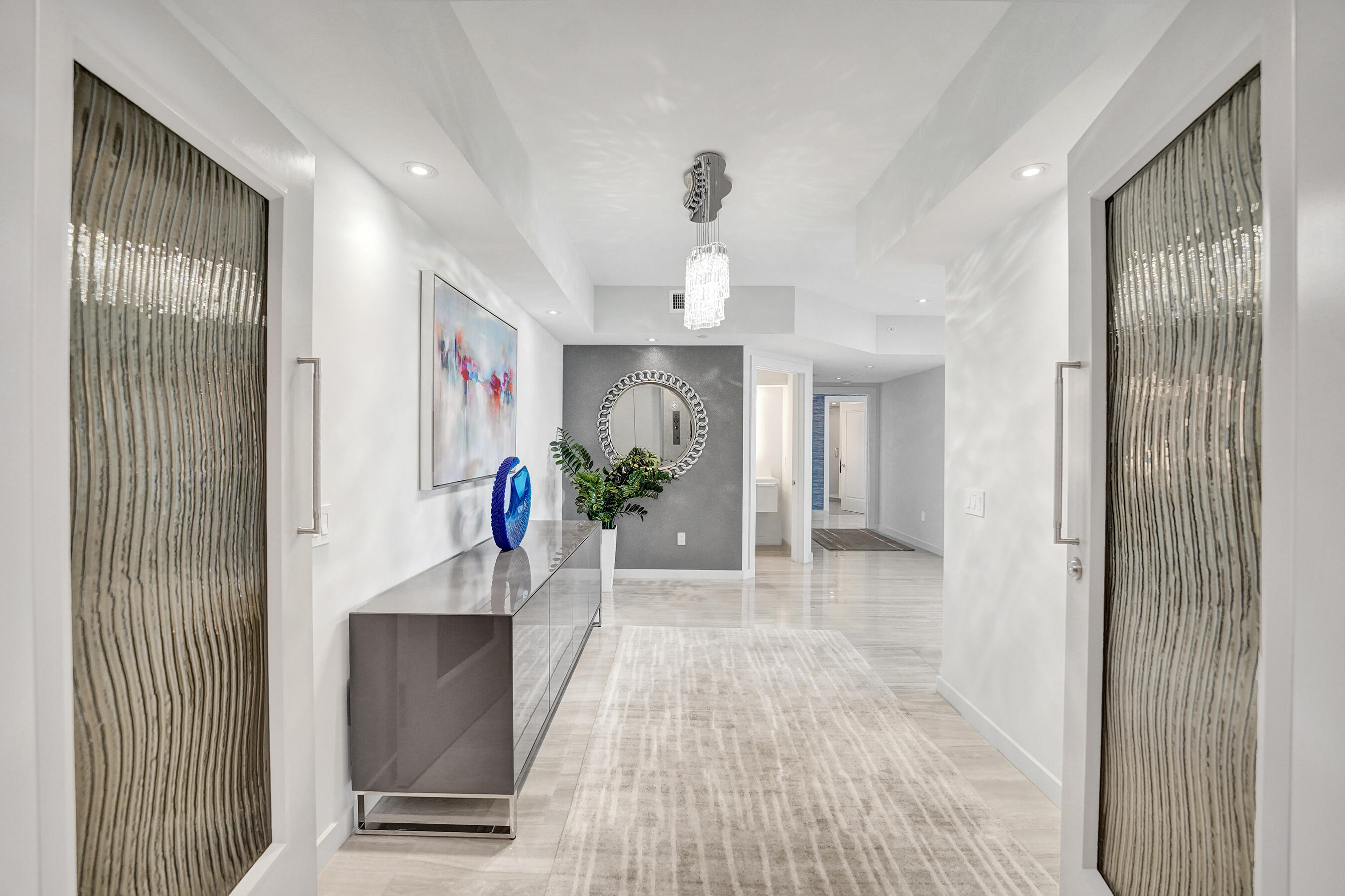 LE CLUB INTERNATIONAL CONDO - Residential