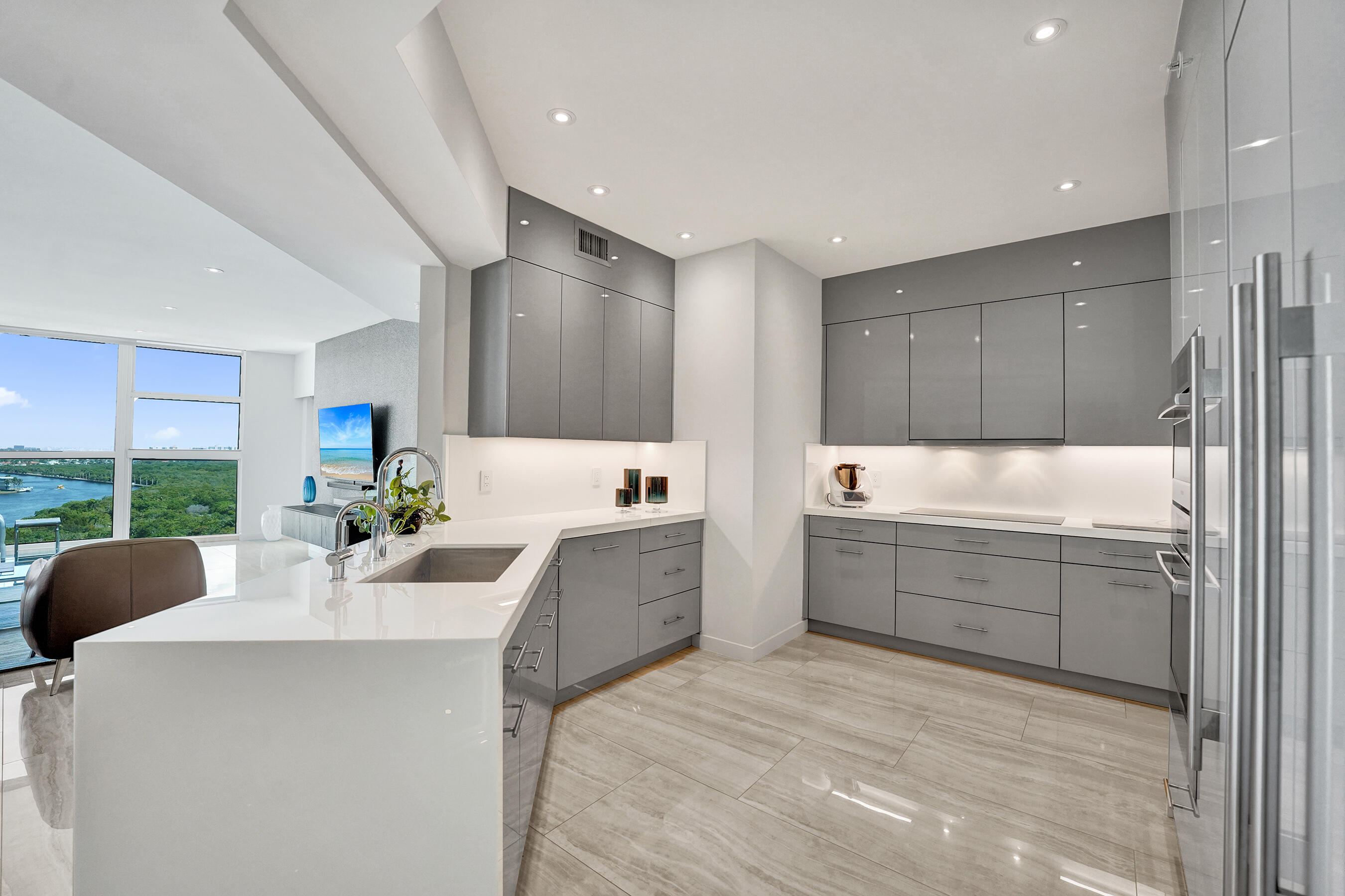 LE CLUB INTERNATIONAL CONDO - Residential